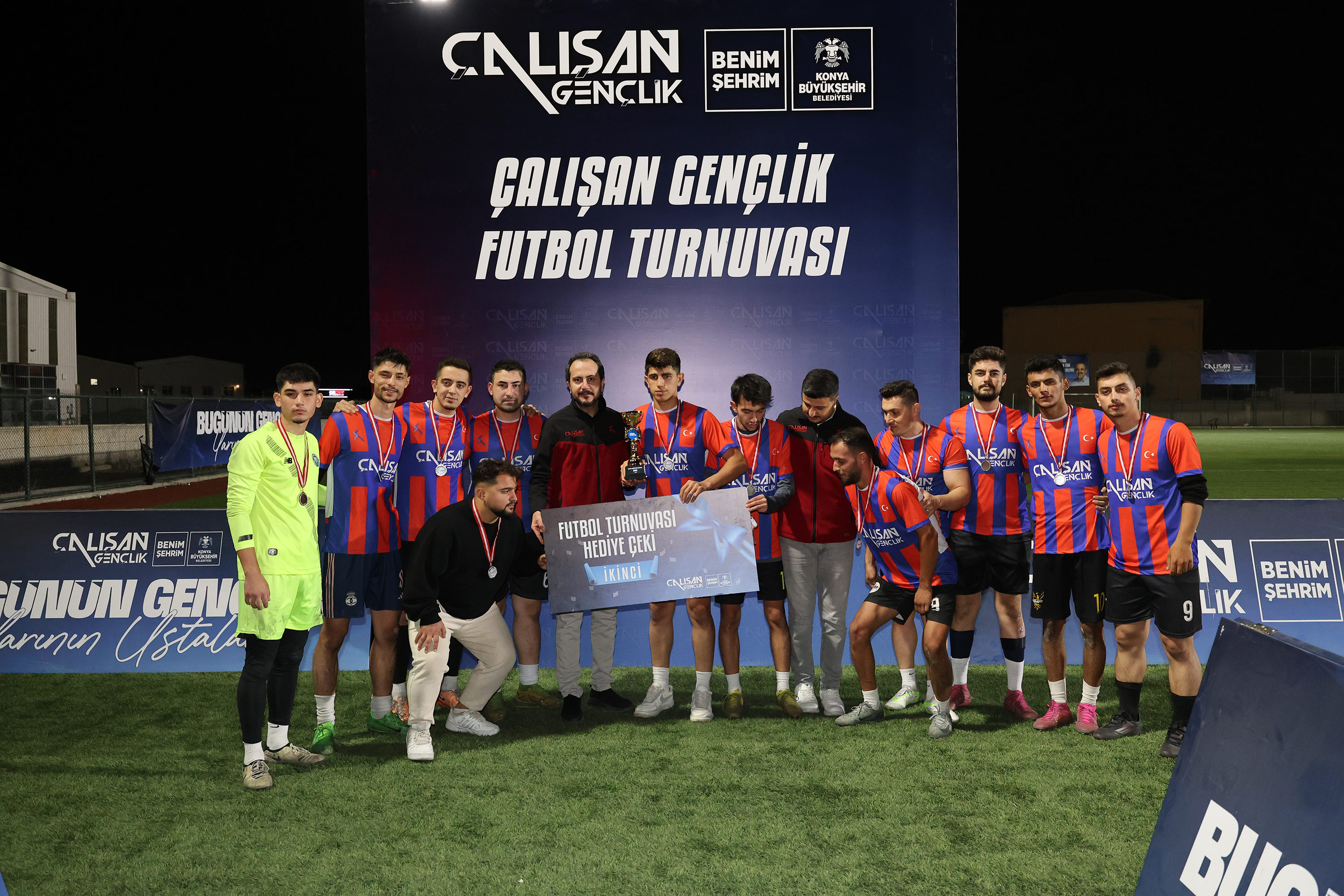 KONYA BÜYÜKŞEHİR ÇALIŞAN GENÇLİK FUTBOL TURNUVASI’NDA DOSTLUK KAZANDI