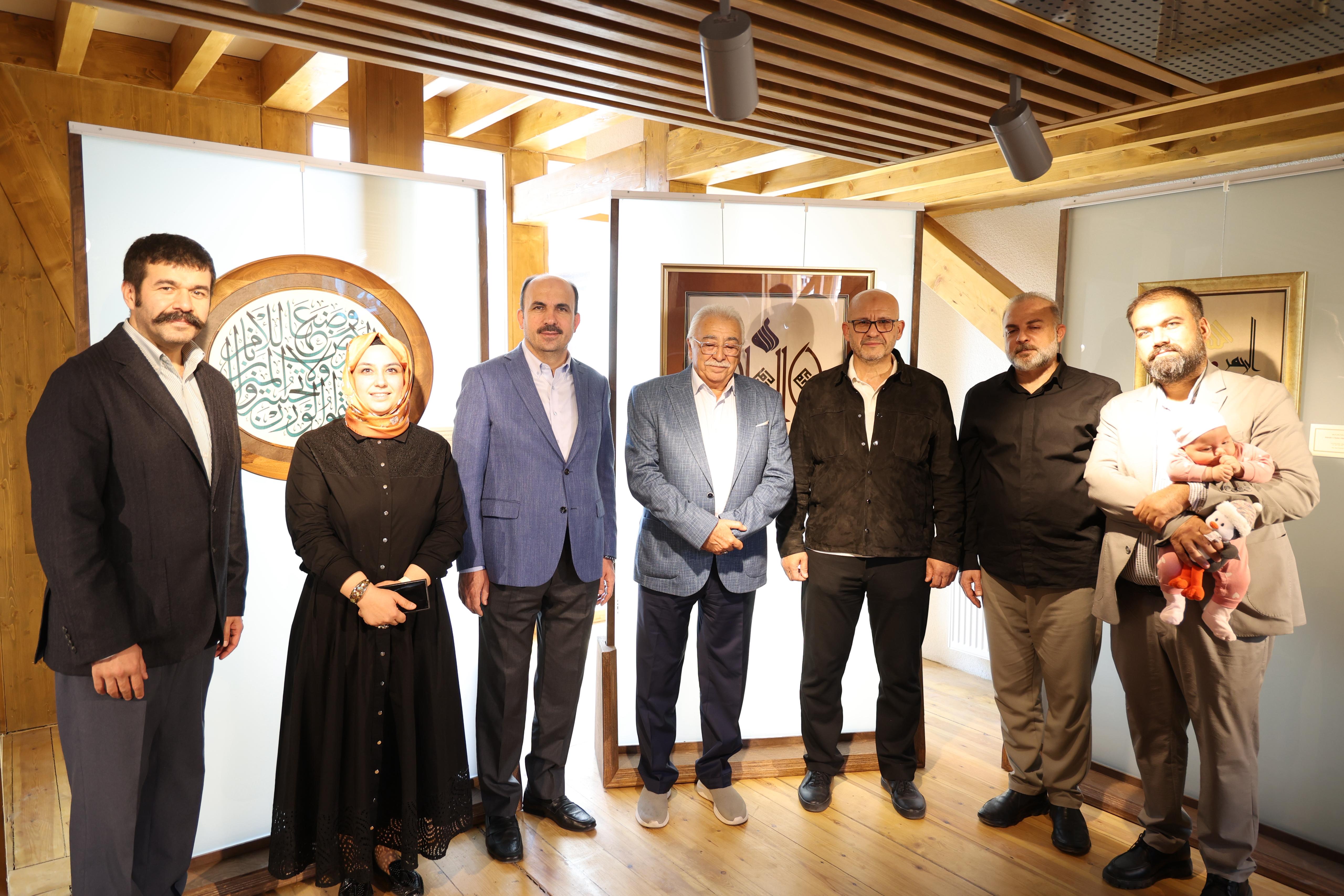 BAŞKAN ALTAY MEYDAN EVLERİ’NDE SERGİLERİ VE ESNAFI ZİYARET ETTİ