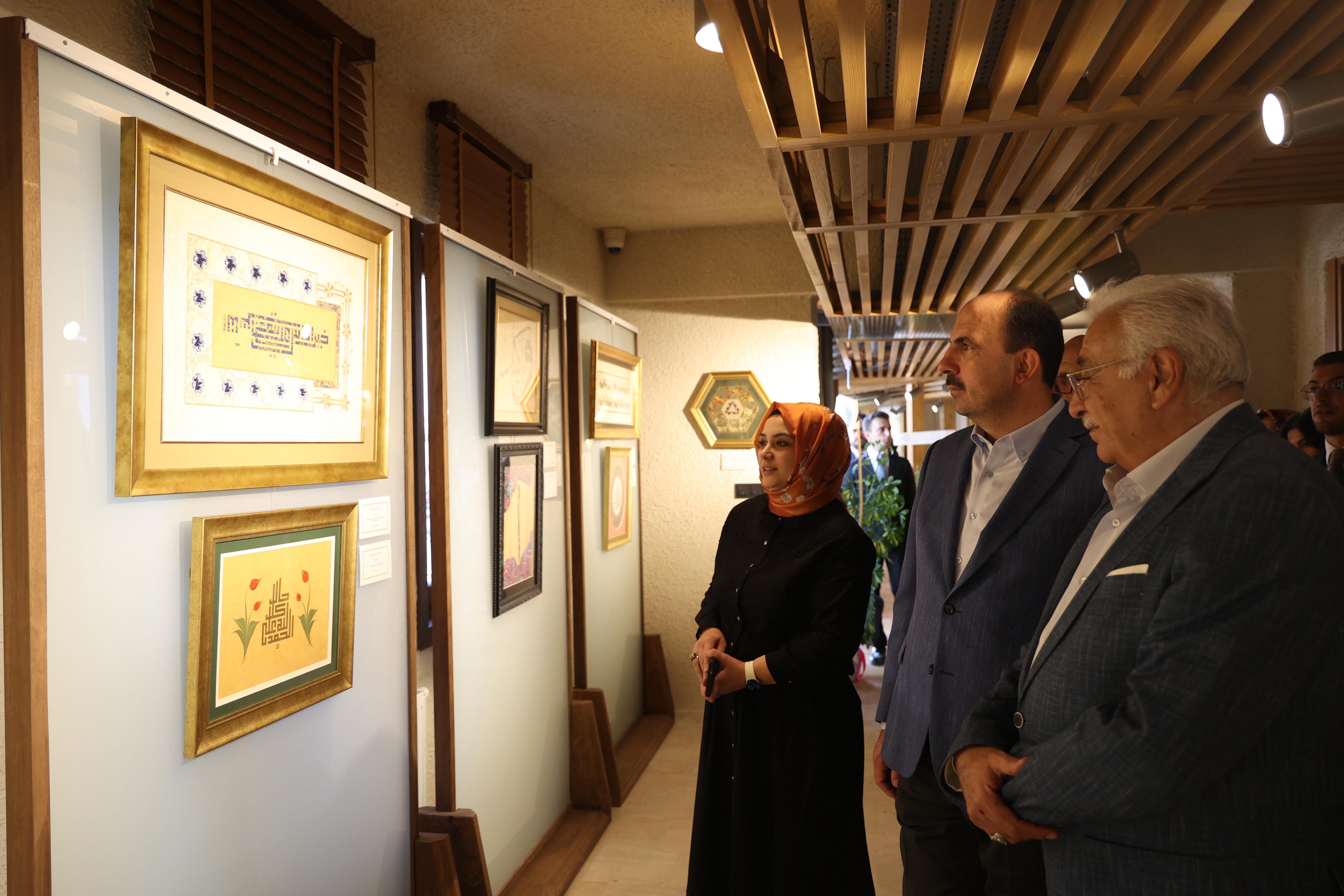 BAŞKAN ALTAY MEYDAN EVLERİ’NDE SERGİLERİ VE ESNAFI ZİYARET ETTİ