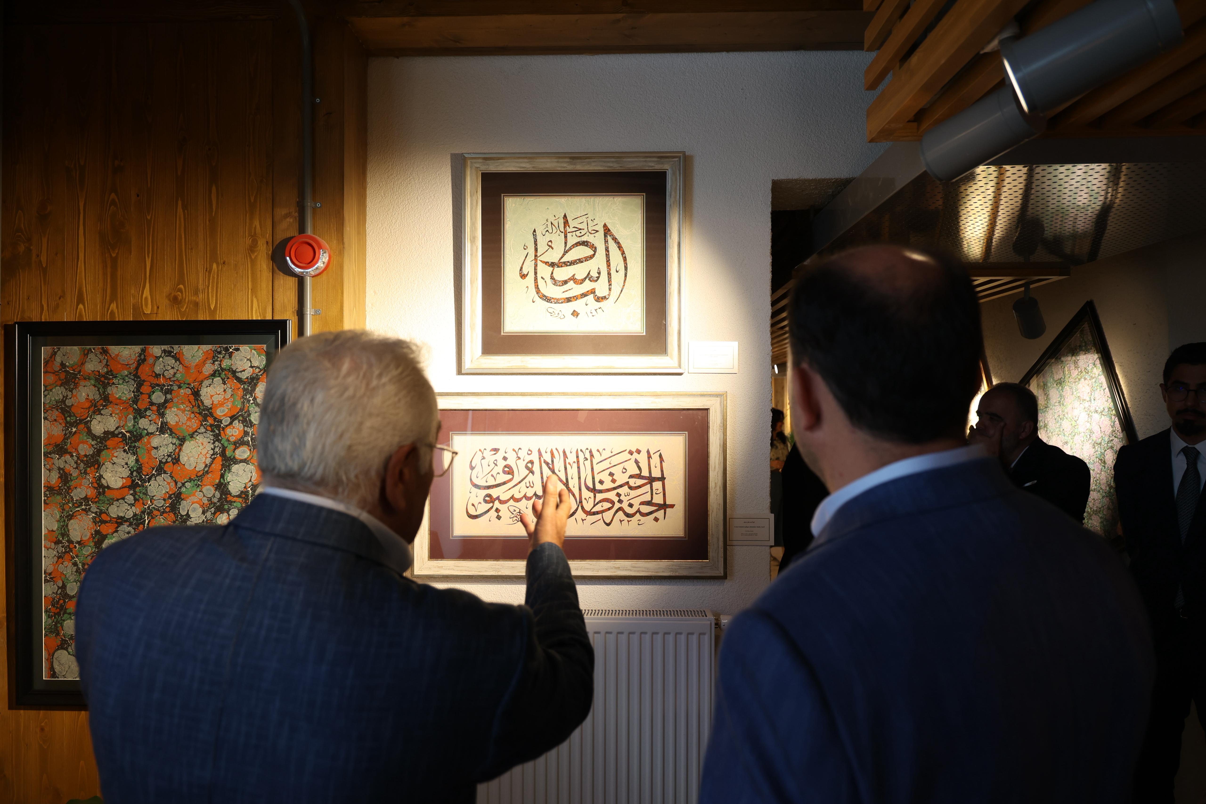 BAŞKAN ALTAY MEYDAN EVLERİ’NDE SERGİLERİ VE ESNAFI ZİYARET ETTİ