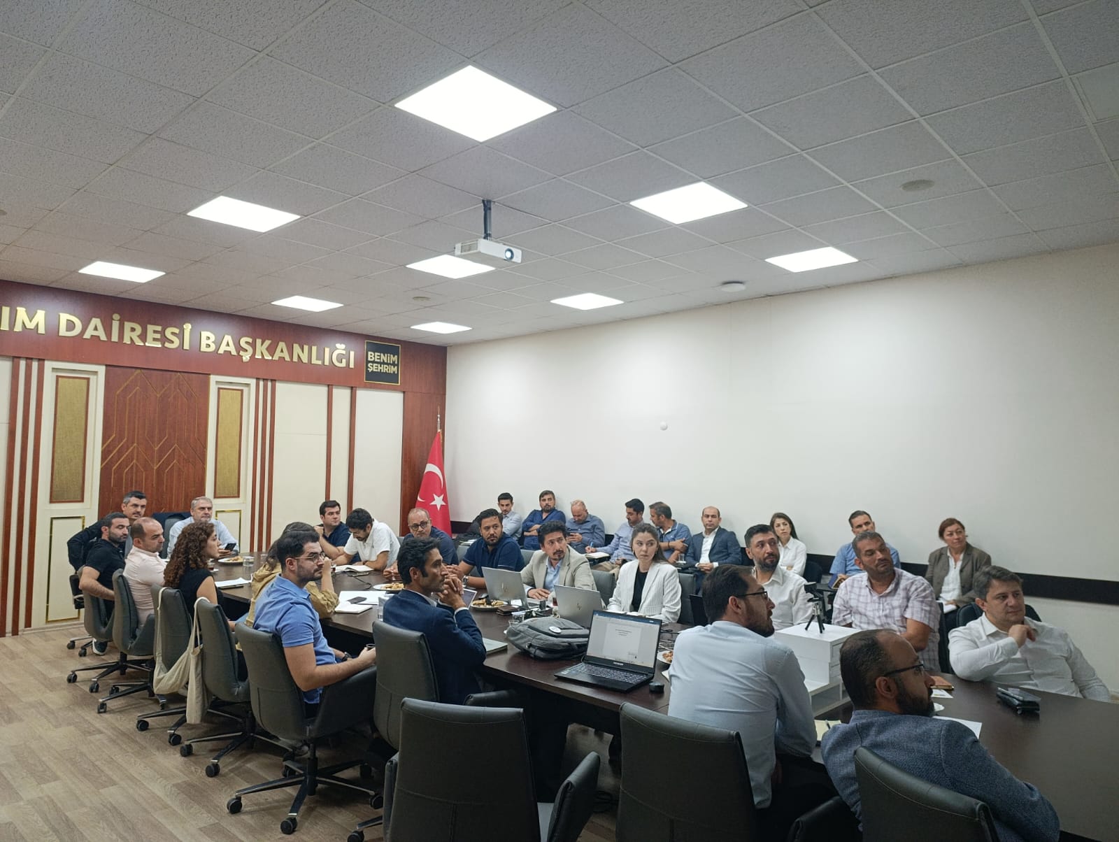 BARIŞ CADDESİ TRAMVAY HATTI’NDA İHALE ÖNCESİ ŞEFFAF VE KATILIMCI TOPLANTI