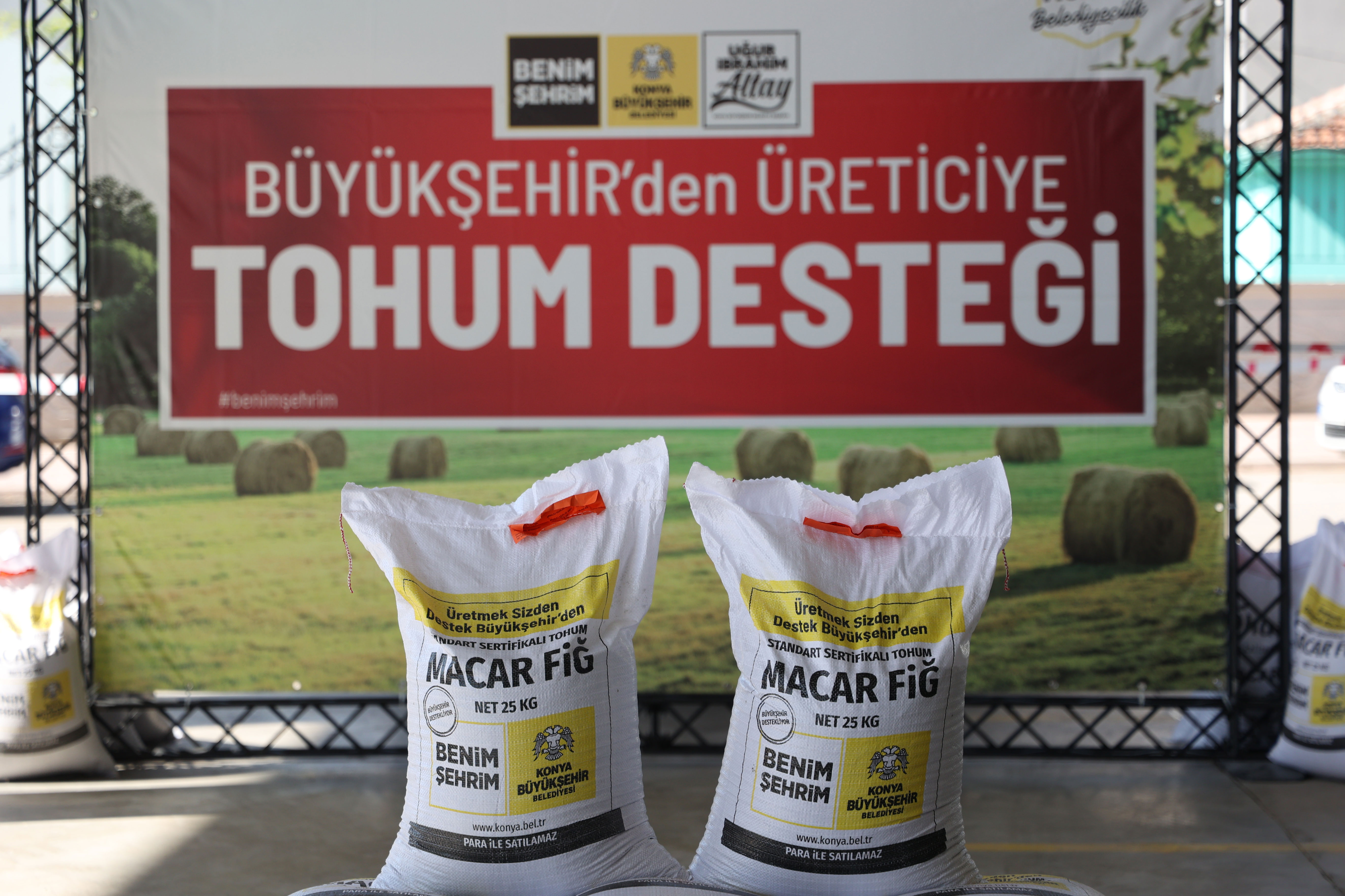 BAŞKAN ALTAY: “KURAKLIĞA DAYANIKLI 80 TON MACAR FİĞİ İLE ÇİFTÇİMİZİ BU YIL DA DESTEKLİYORUZ”
