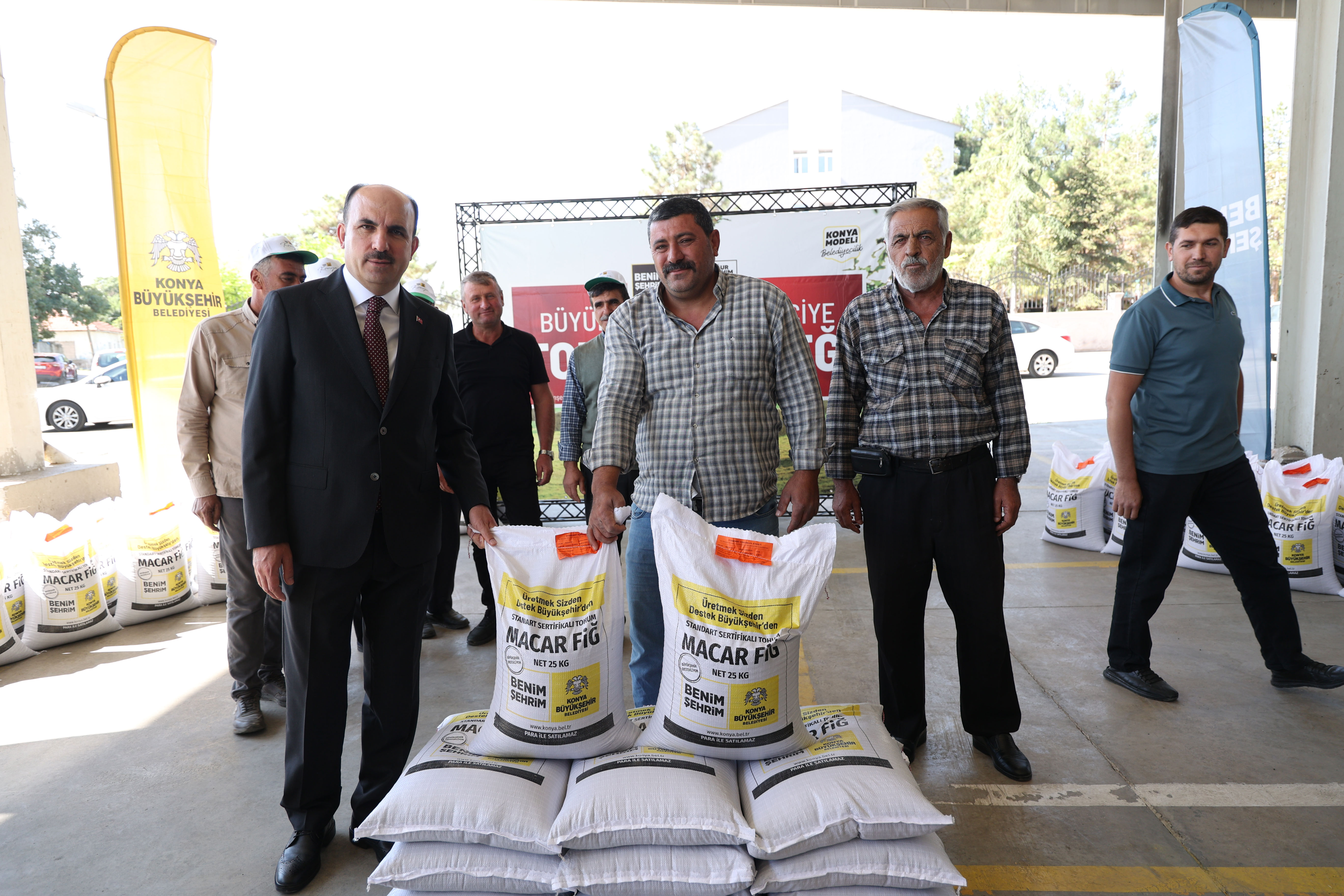BAŞKAN ALTAY: “KURAKLIĞA DAYANIKLI 80 TON MACAR FİĞİ İLE ÇİFTÇİMİZİ BU YIL DA DESTEKLİYORUZ”