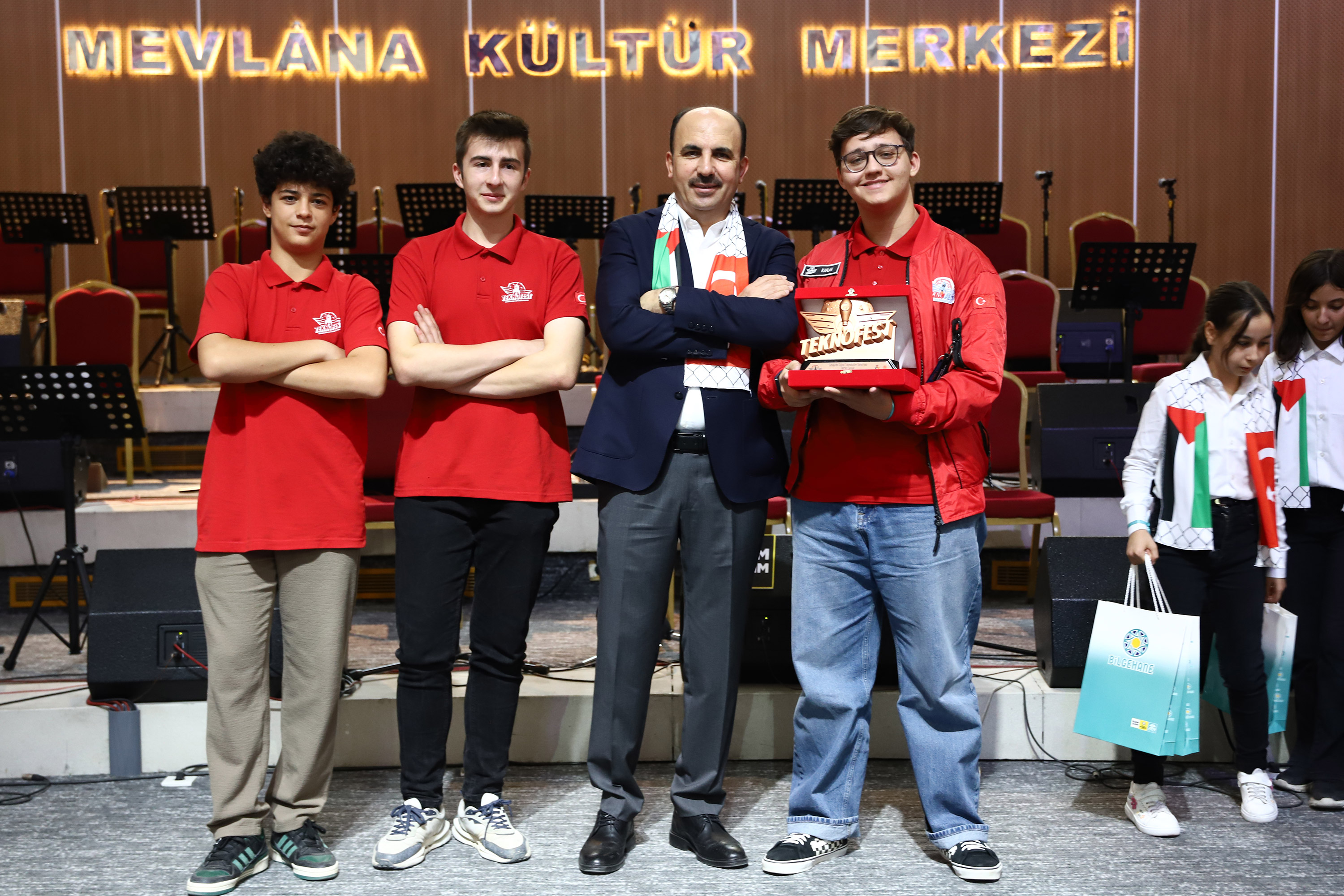 BİLGEHANE ÖĞRENCİLERİNE SESLENEN BAŞKAN ALTAY:  “HER DAİM HAKİKATİN YANINDA, ZALİMİN KARŞISINDA OLACAĞINIZA İNANCIM TAMDIR”