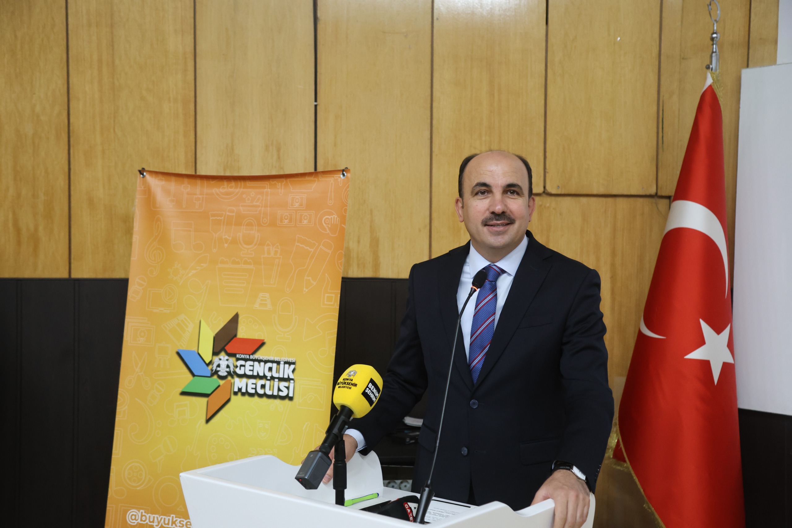 BAŞKAN ALTAY SÜ EDEBİYAT FAKÜLTESİ ÖĞRENCİLERİYLE BULUŞTU