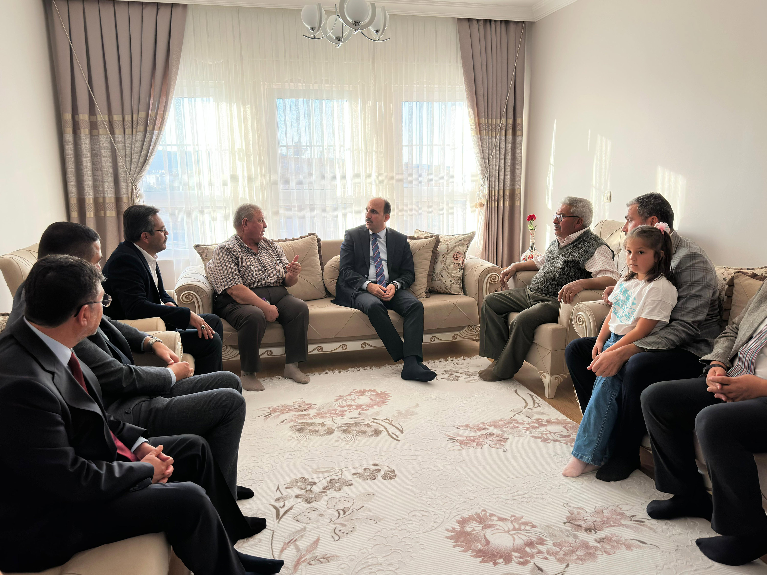 DOĞANHİSAR’A KAZANDIRILAN MEYDAN DÜZENLEMESİ HİZMETE AÇILDI