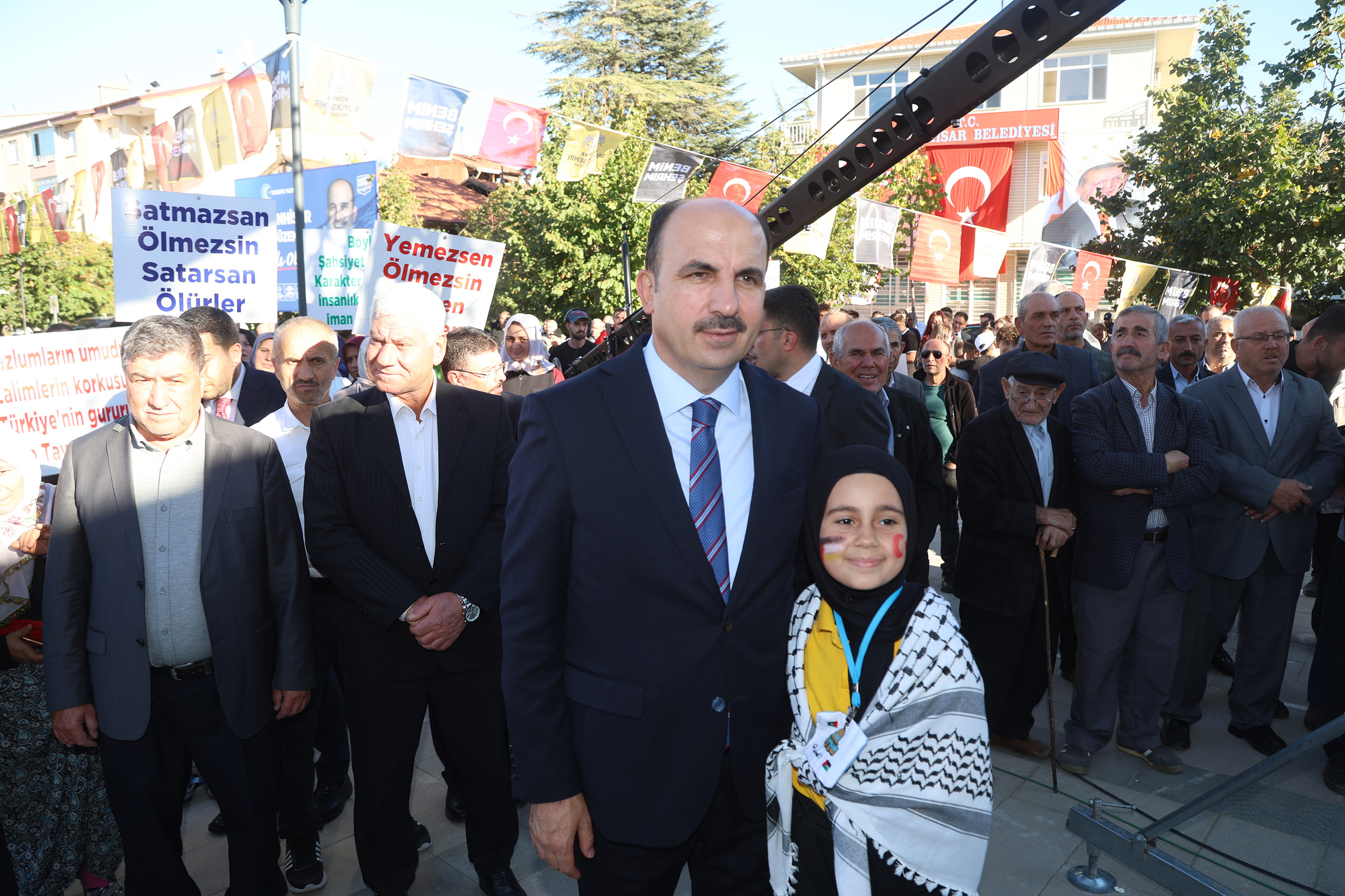 DOĞANHİSAR’A KAZANDIRILAN MEYDAN DÜZENLEMESİ HİZMETE AÇILDI
