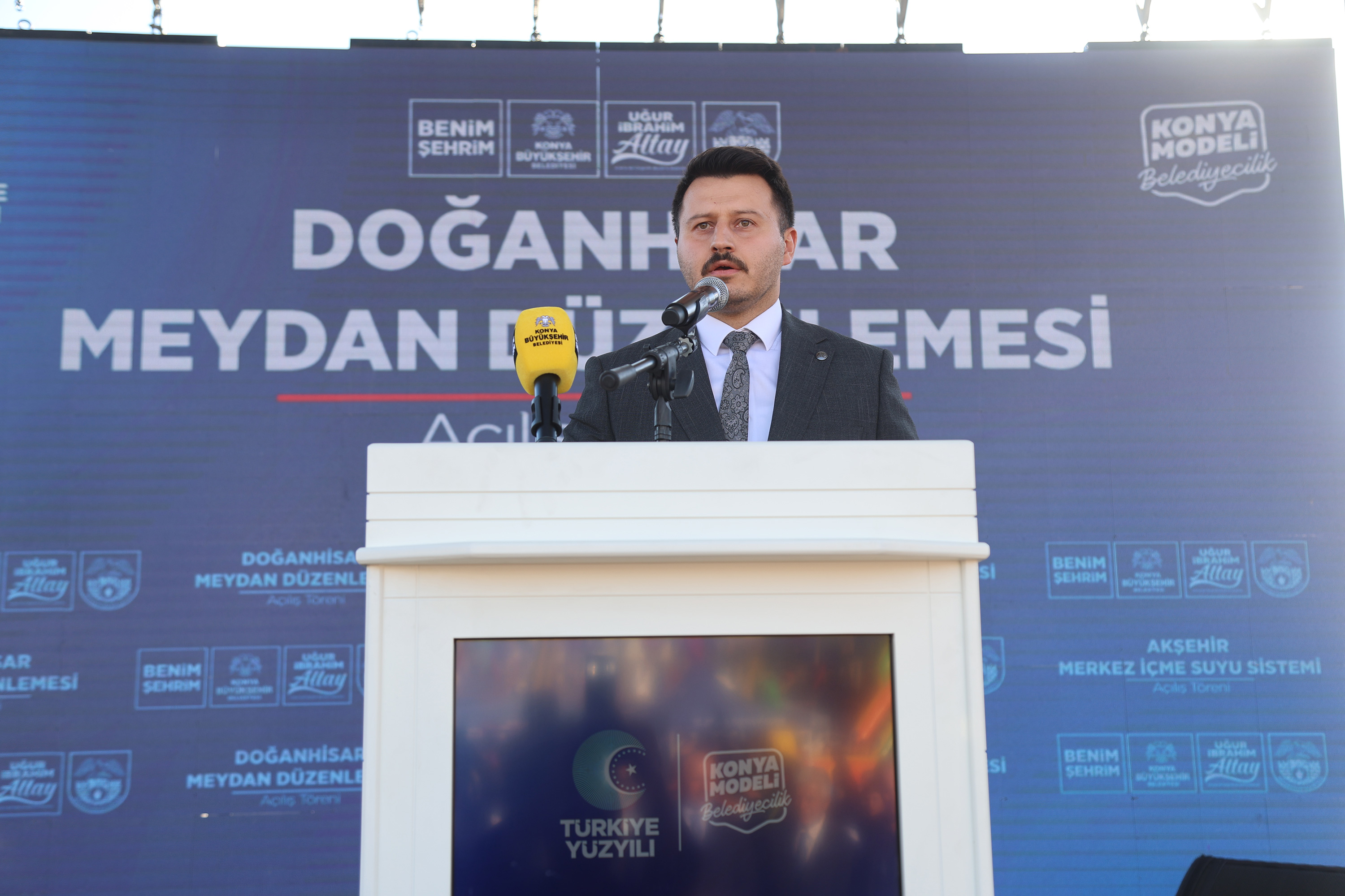 DOĞANHİSAR’A KAZANDIRILAN MEYDAN DÜZENLEMESİ HİZMETE AÇILDI