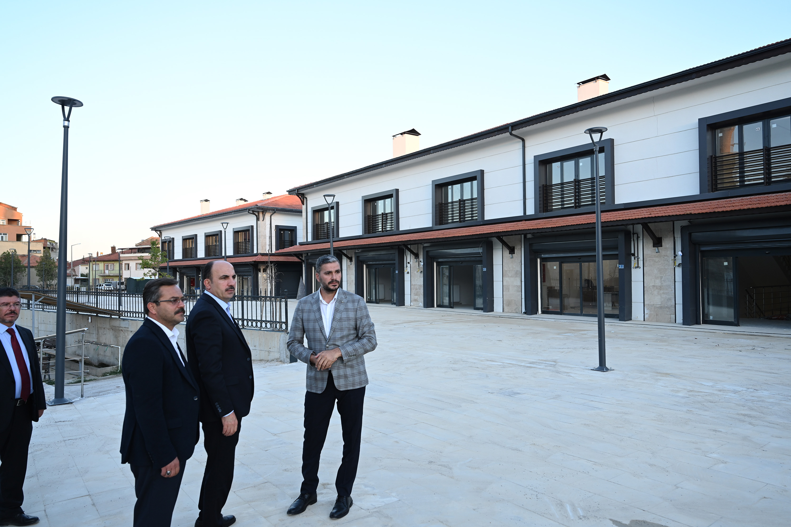 DOĞANHİSAR’A KAZANDIRILAN MEYDAN DÜZENLEMESİ HİZMETE AÇILDI