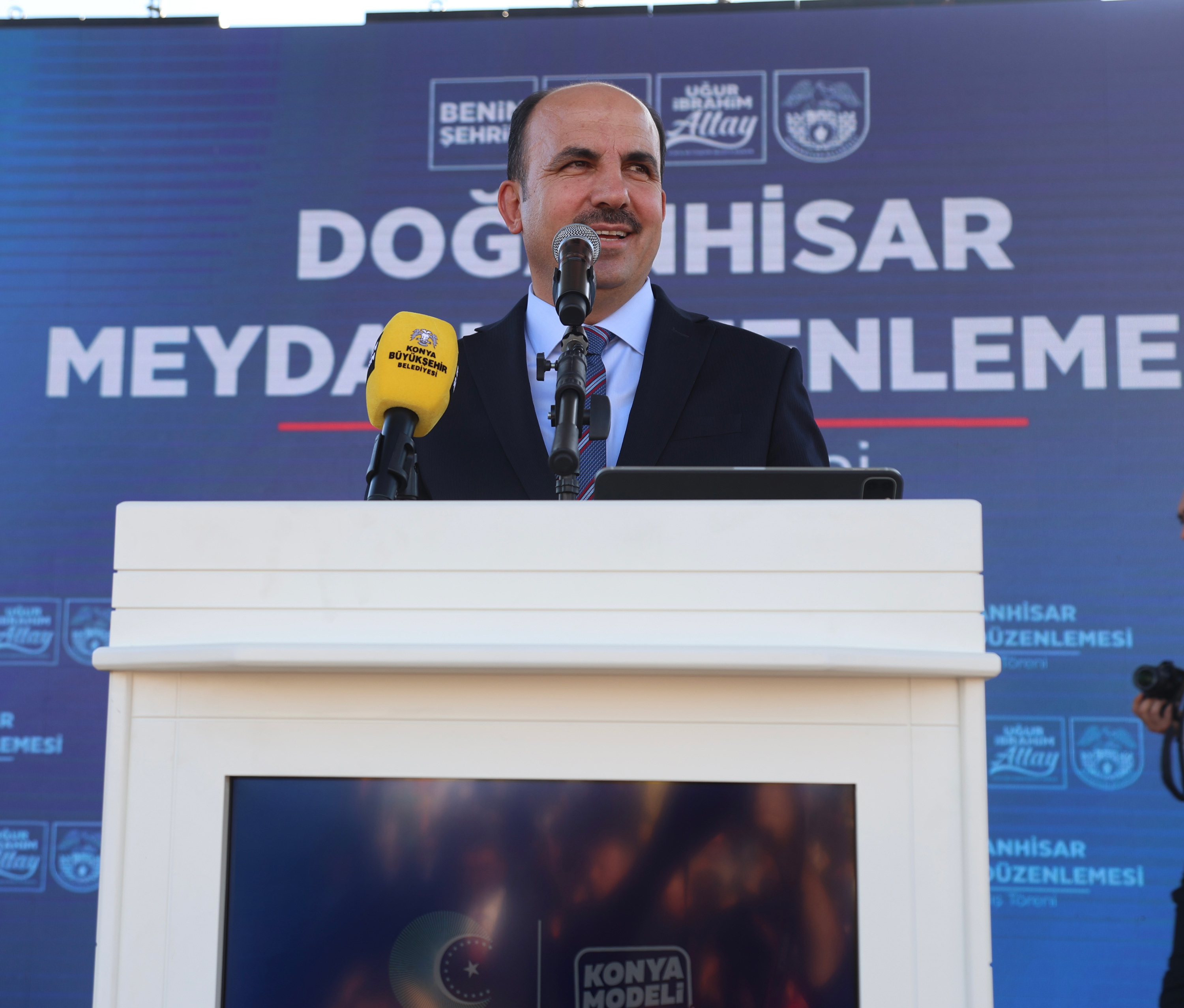 DOĞANHİSAR’A KAZANDIRILAN MEYDAN DÜZENLEMESİ HİZMETE AÇILDI