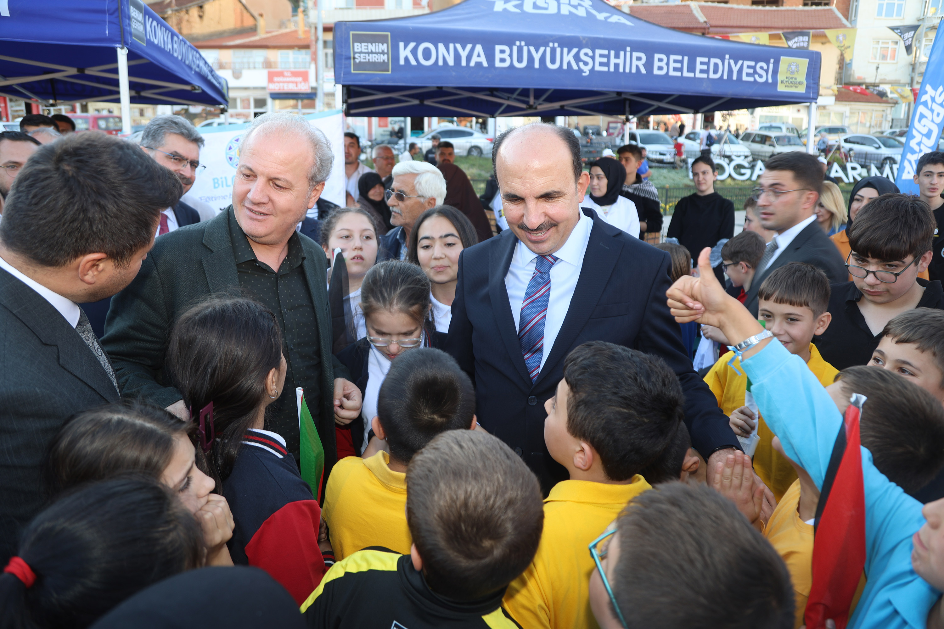 DOĞANHİSAR’A KAZANDIRILAN MEYDAN DÜZENLEMESİ HİZMETE AÇILDI