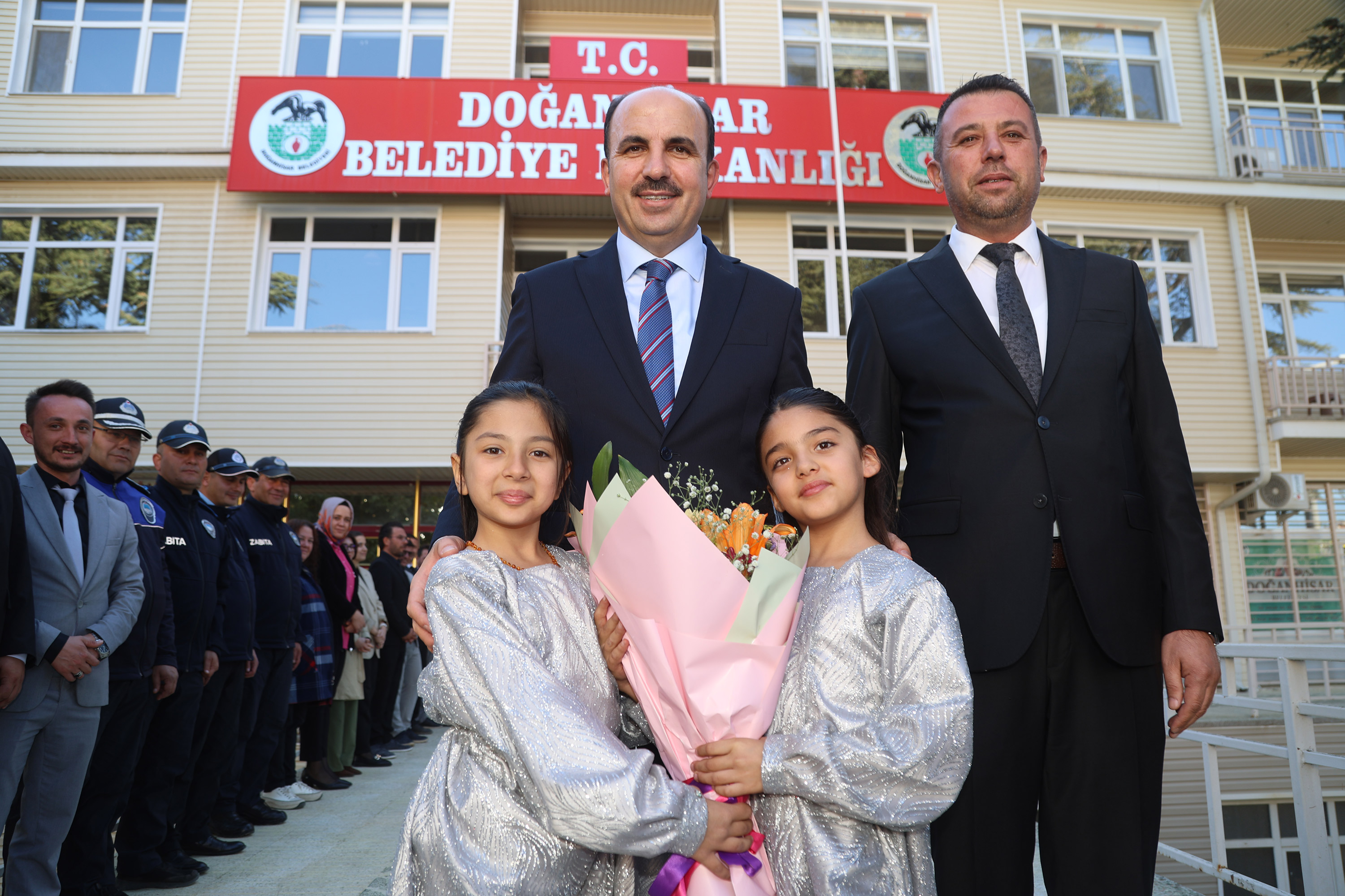 DOĞANHİSAR’A KAZANDIRILAN MEYDAN DÜZENLEMESİ HİZMETE AÇILDI