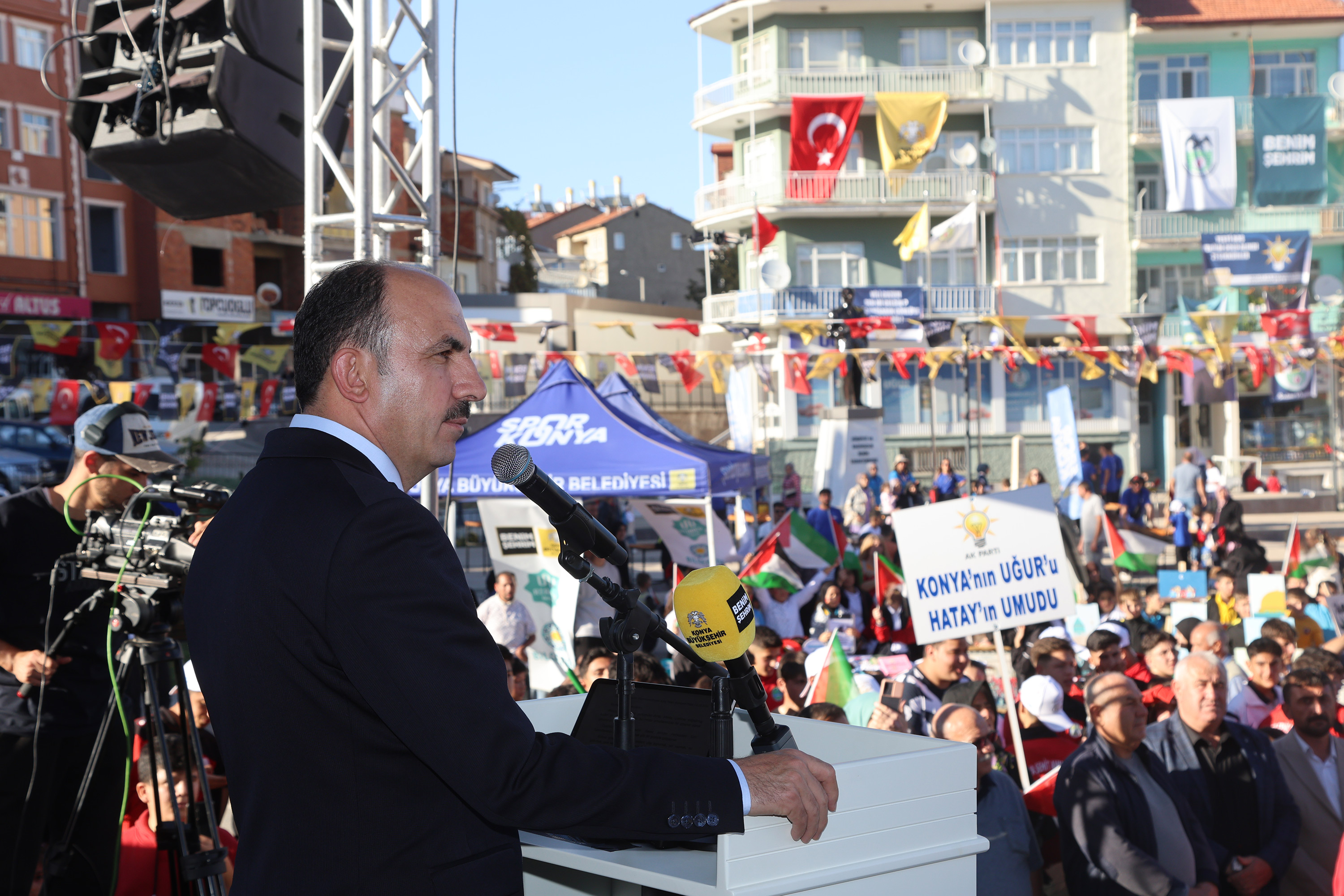 DOĞANHİSAR’A KAZANDIRILAN MEYDAN DÜZENLEMESİ HİZMETE AÇILDI