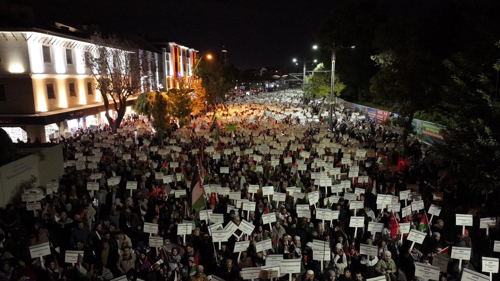 KONYA’DA 75 BİN KİŞİ KATİL İSRAİL’İN GAZZE SOYKIRIMINA KARŞI VİCDANIN SESİ OLDU