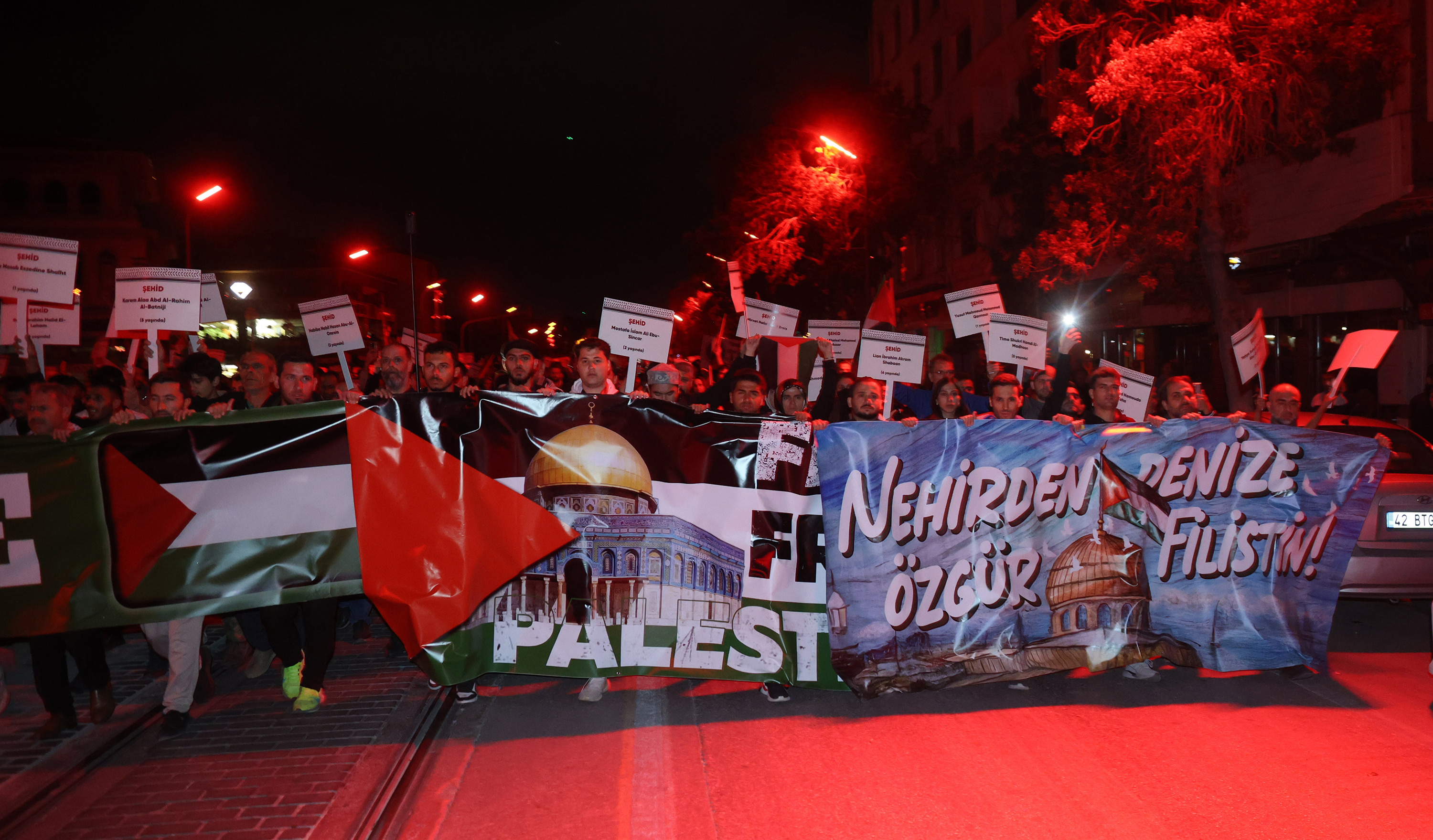 KONYA’DA 75 BİN KİŞİ KATİL İSRAİL’İN GAZZE SOYKIRIMINA KARŞI VİCDANIN SESİ OLDU