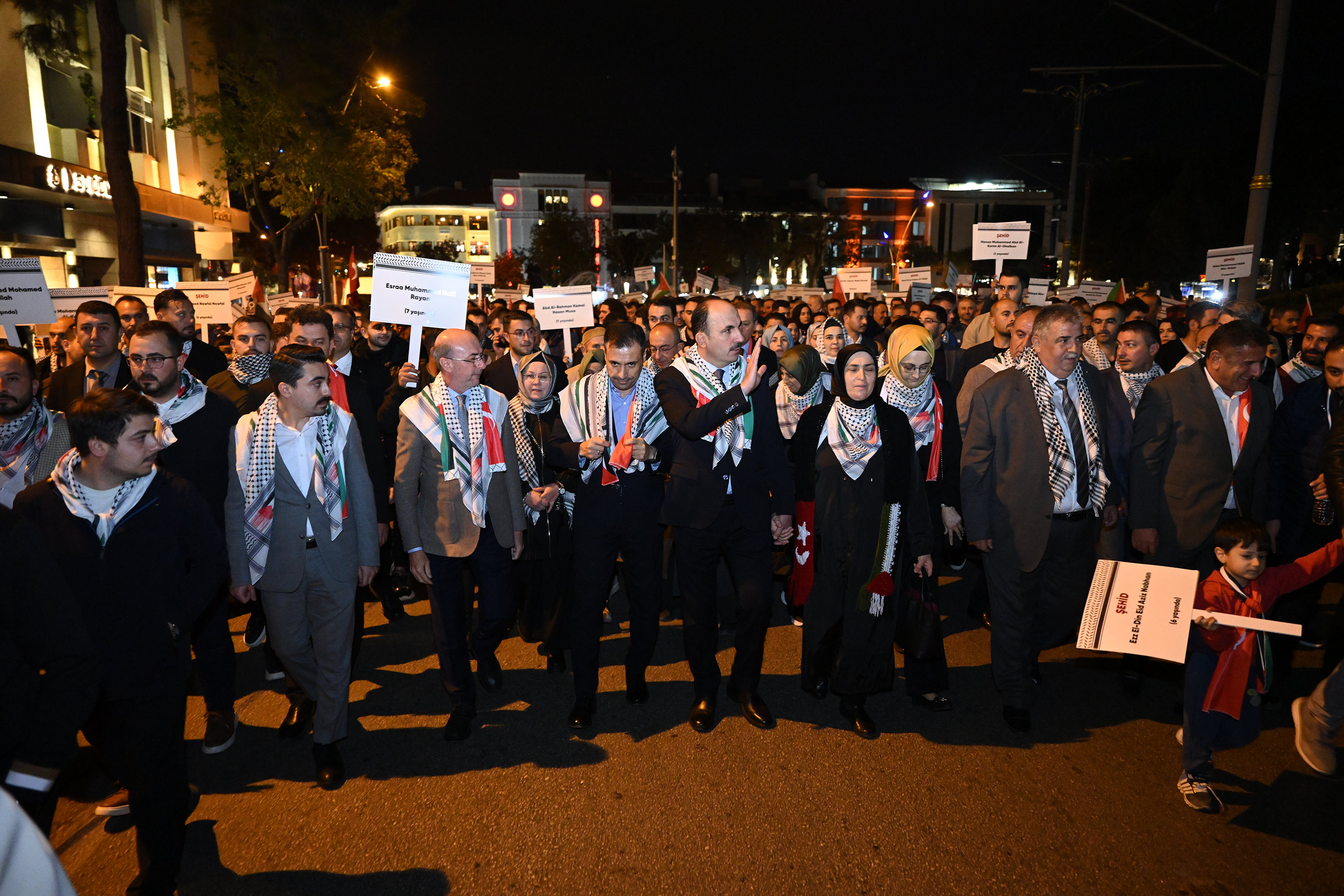 KONYA’DA 75 BİN KİŞİ KATİL İSRAİL’İN GAZZE SOYKIRIMINA KARŞI VİCDANIN SESİ OLDU