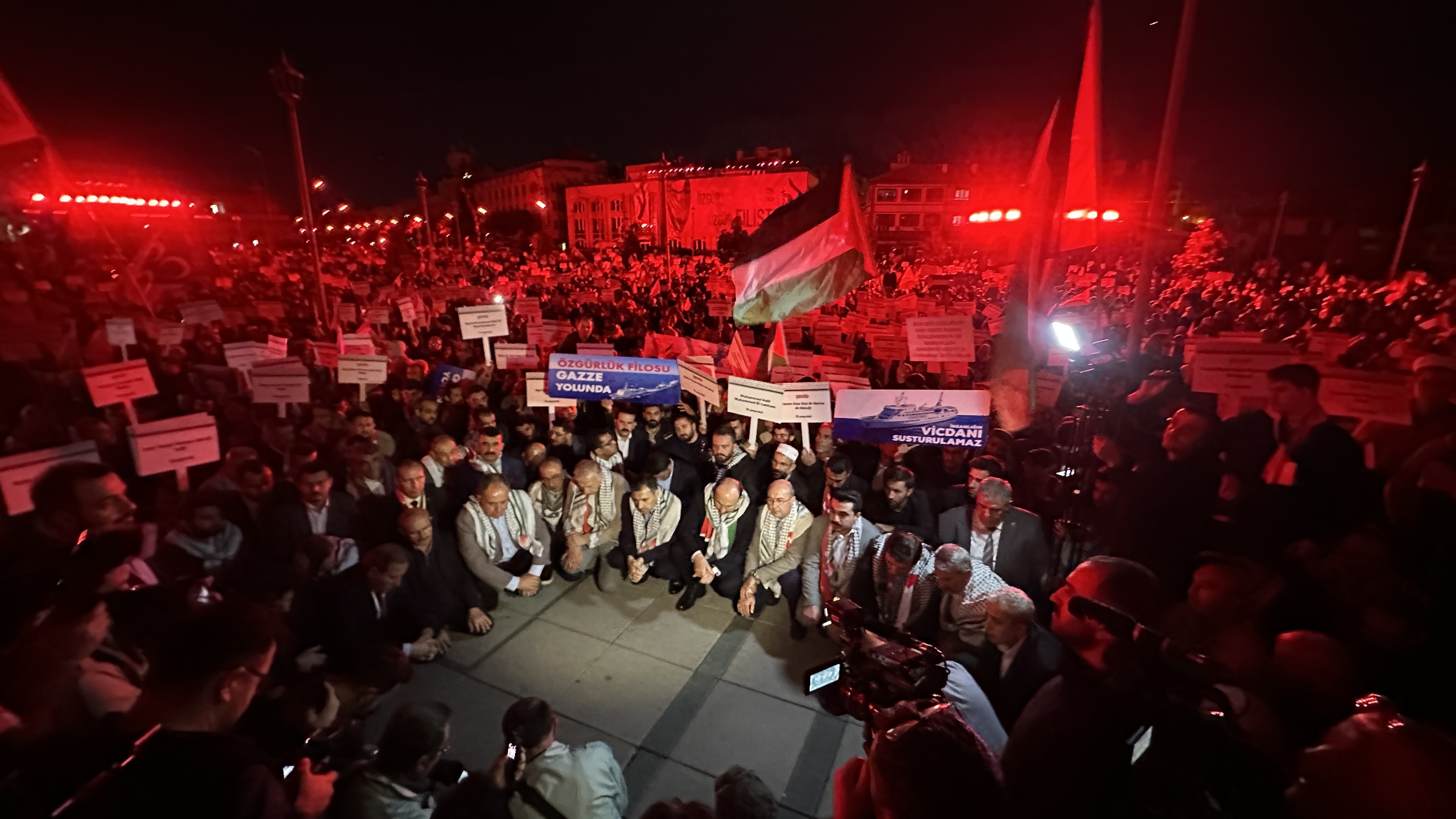 KONYA’DA 75 BİN KİŞİ KATİL İSRAİL’İN GAZZE SOYKIRIMINA KARŞI VİCDANIN SESİ OLDU