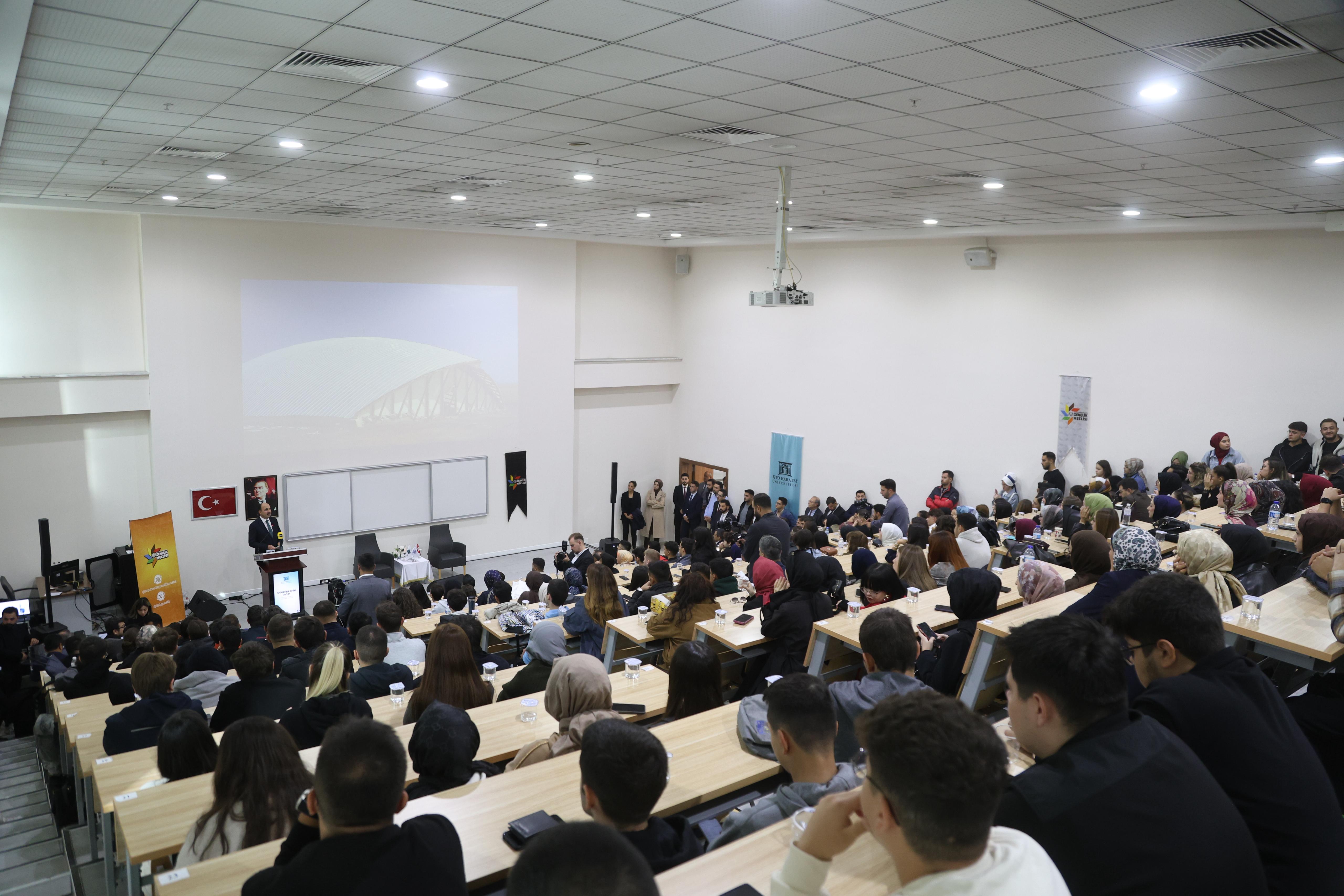 BAŞKAN ALTAY GENÇLERİ BOYKOT KONUSUNDA DUYARLI OLMAYA ÇAĞIRDI