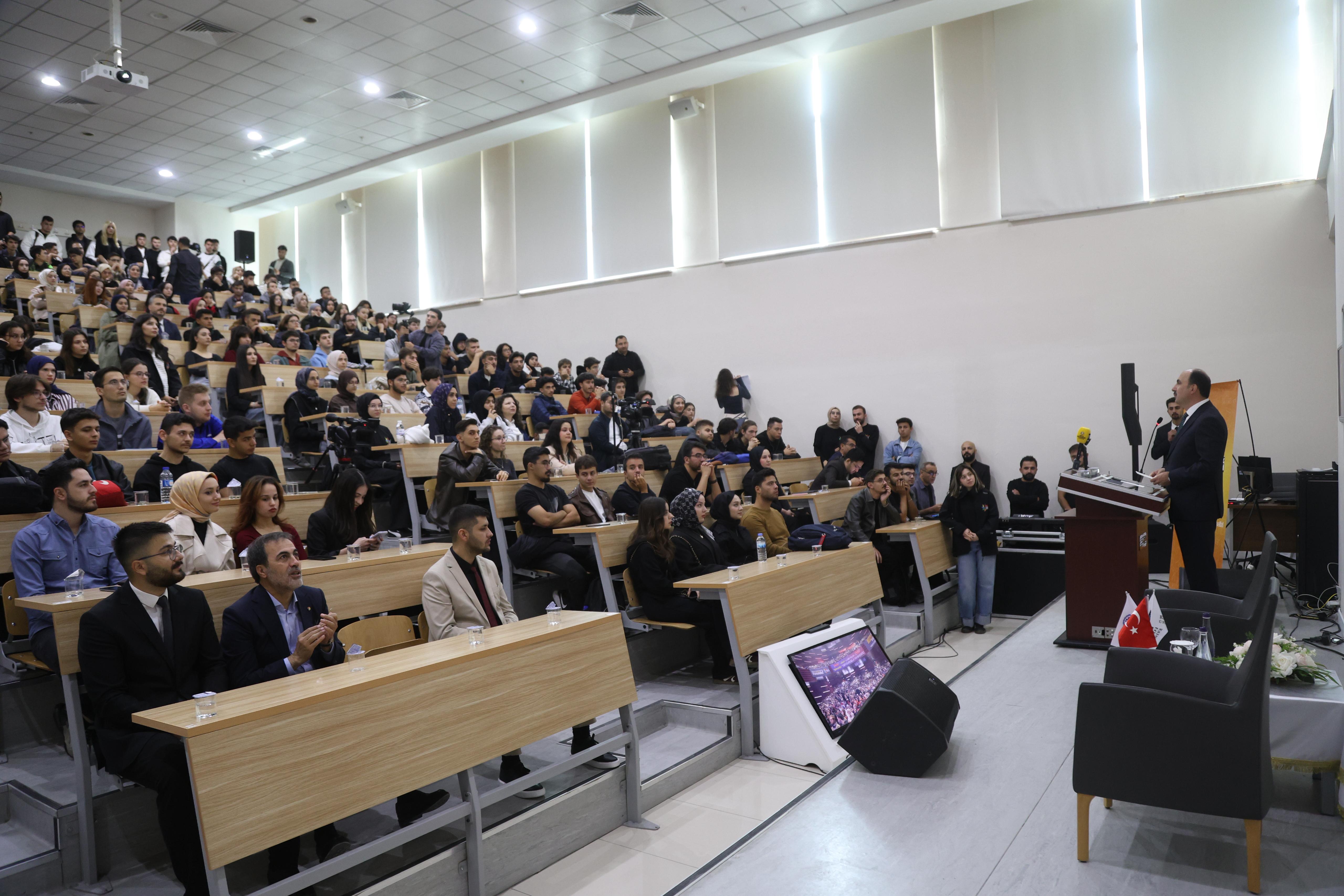 BAŞKAN ALTAY GENÇLERİ BOYKOT KONUSUNDA DUYARLI OLMAYA ÇAĞIRDI