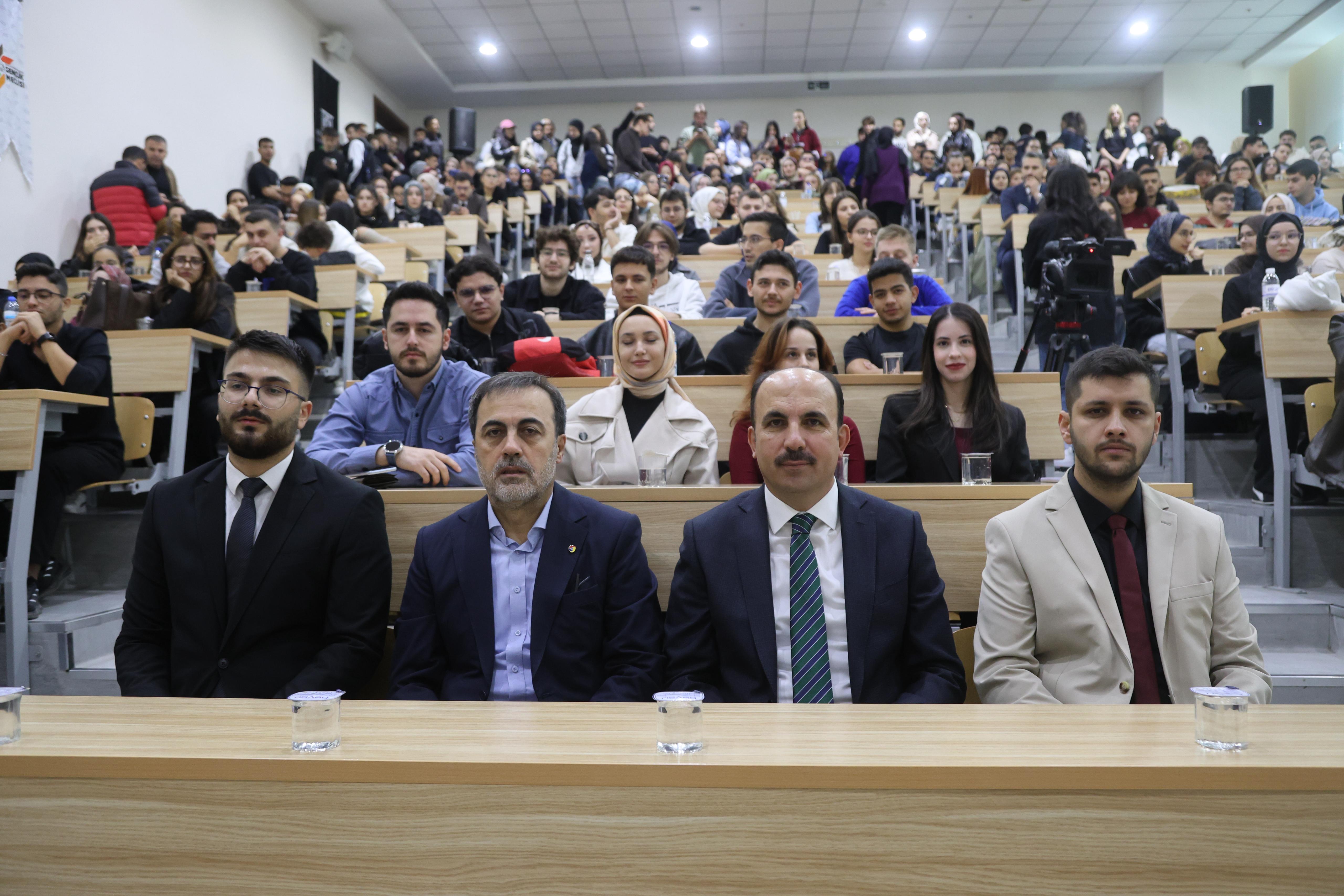 BAŞKAN ALTAY GENÇLERİ BOYKOT KONUSUNDA DUYARLI OLMAYA ÇAĞIRDI