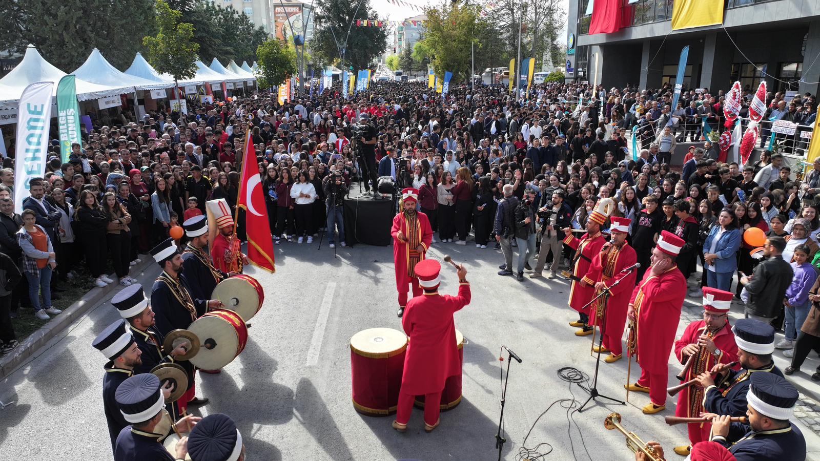 BÜYÜKŞEHİR KONYA’NIN EN BÜYÜK GENÇLİK KAMPÜSÜ’NÜ EREĞLİ’DE AÇTI