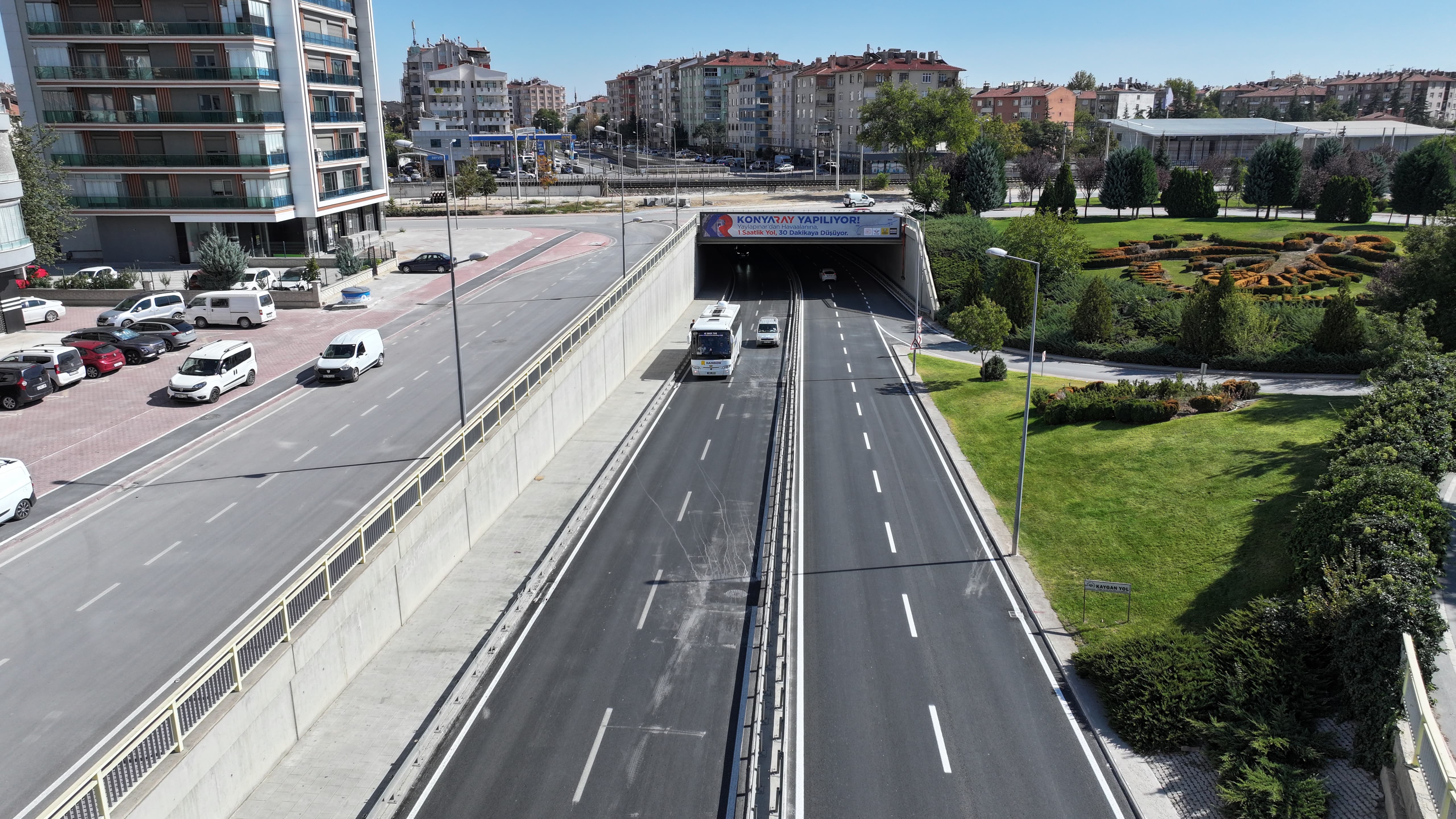 KONYA BÜYÜKŞEHİR VATAN CADDESİ KÖPRÜLÜ KAVŞAĞI’NDA YOL KALİTESİNİ YÜKSELTTİ