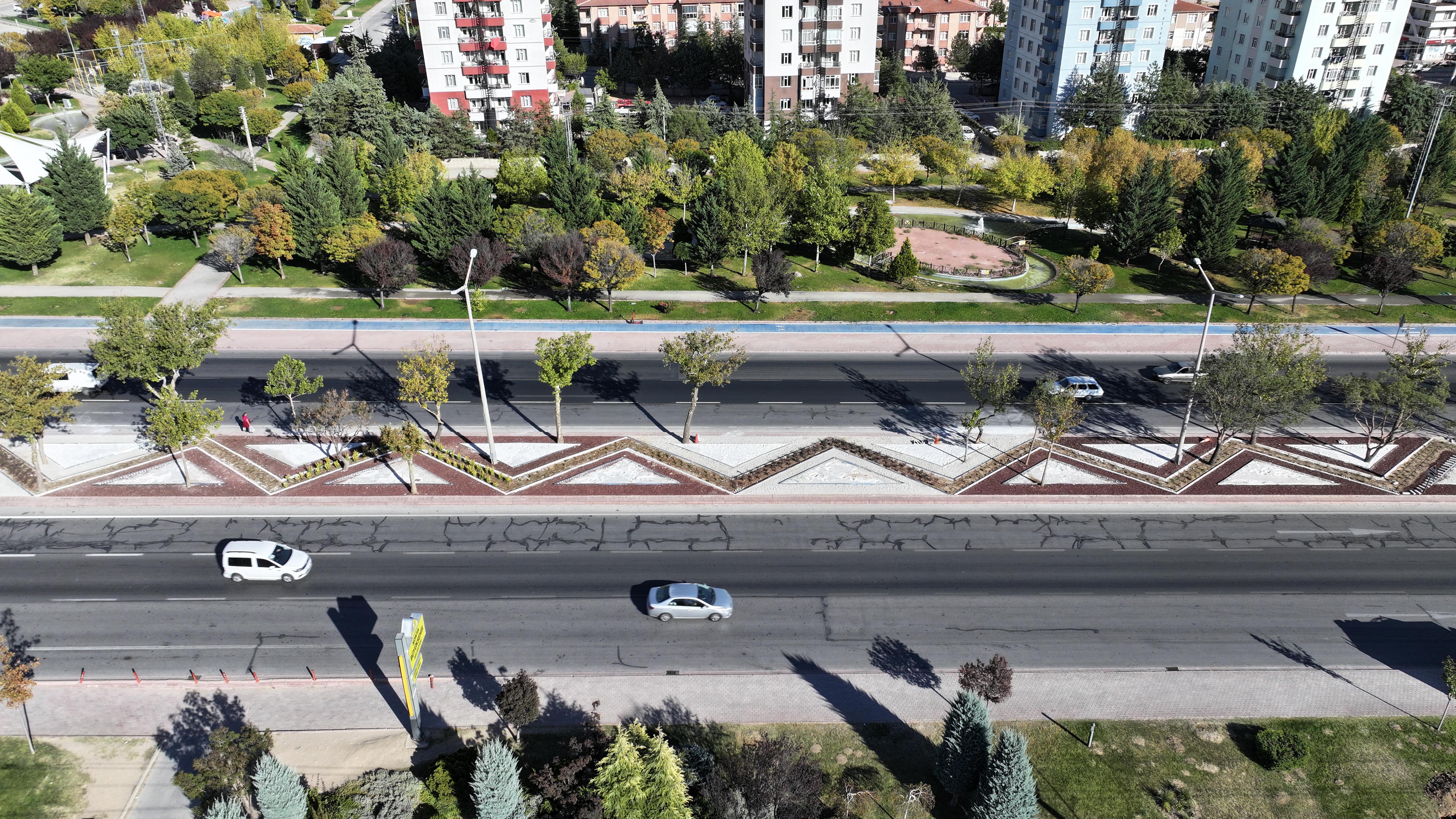BAŞKAN ALTAY: “İSTANBUL YOLU’NDA YAPTIĞIMIZ KURAKÇIL PEYZAJ DÜZENLEMESİ İLE SU VE ENERJİ TASARRUFU SAĞLAYACAĞIZ”