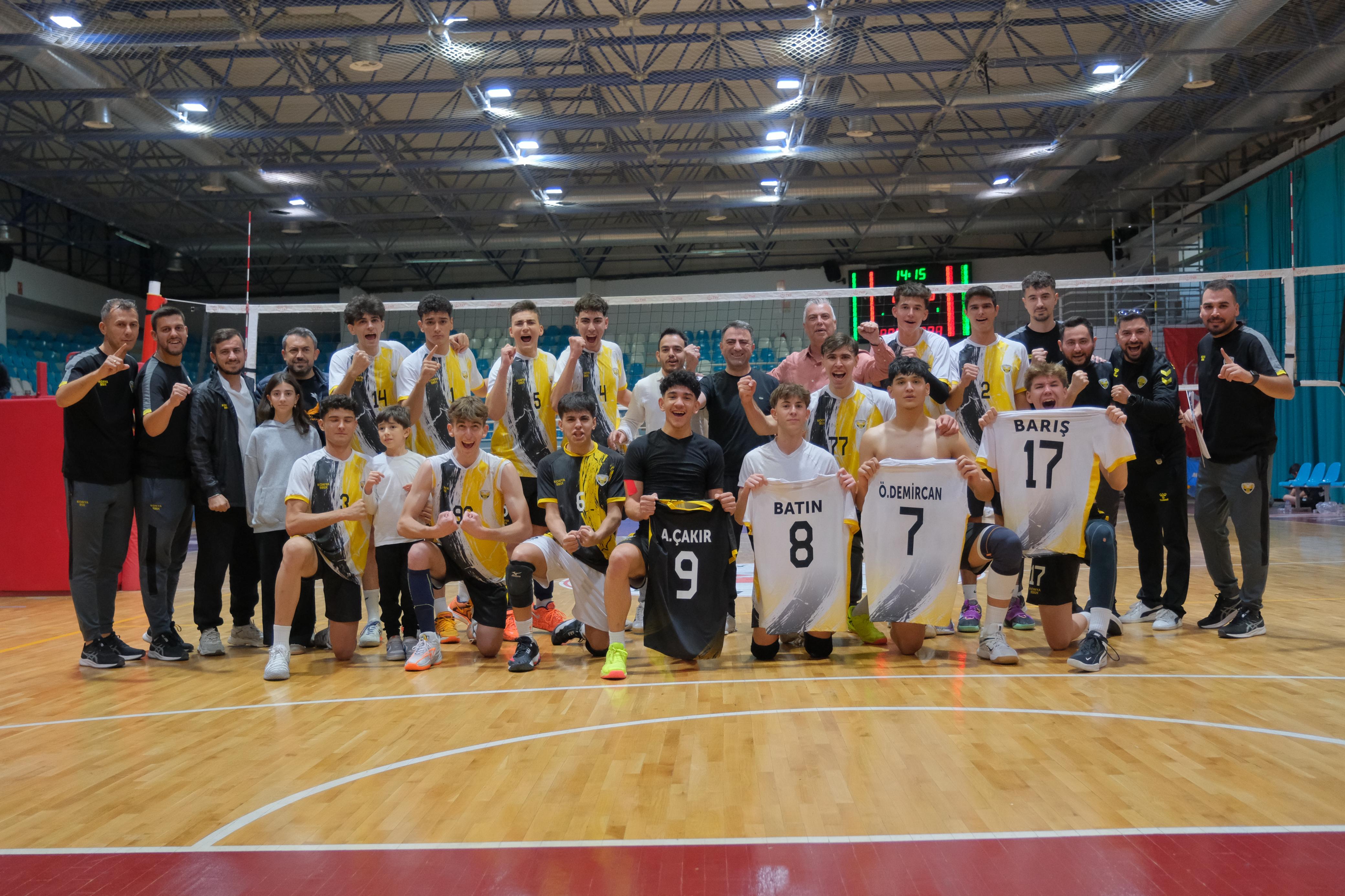 BÜYÜKŞEHİR BELEDİYESPOR VOLEYBOL’DA SEZONA GALİBİYETLE BAŞLADI