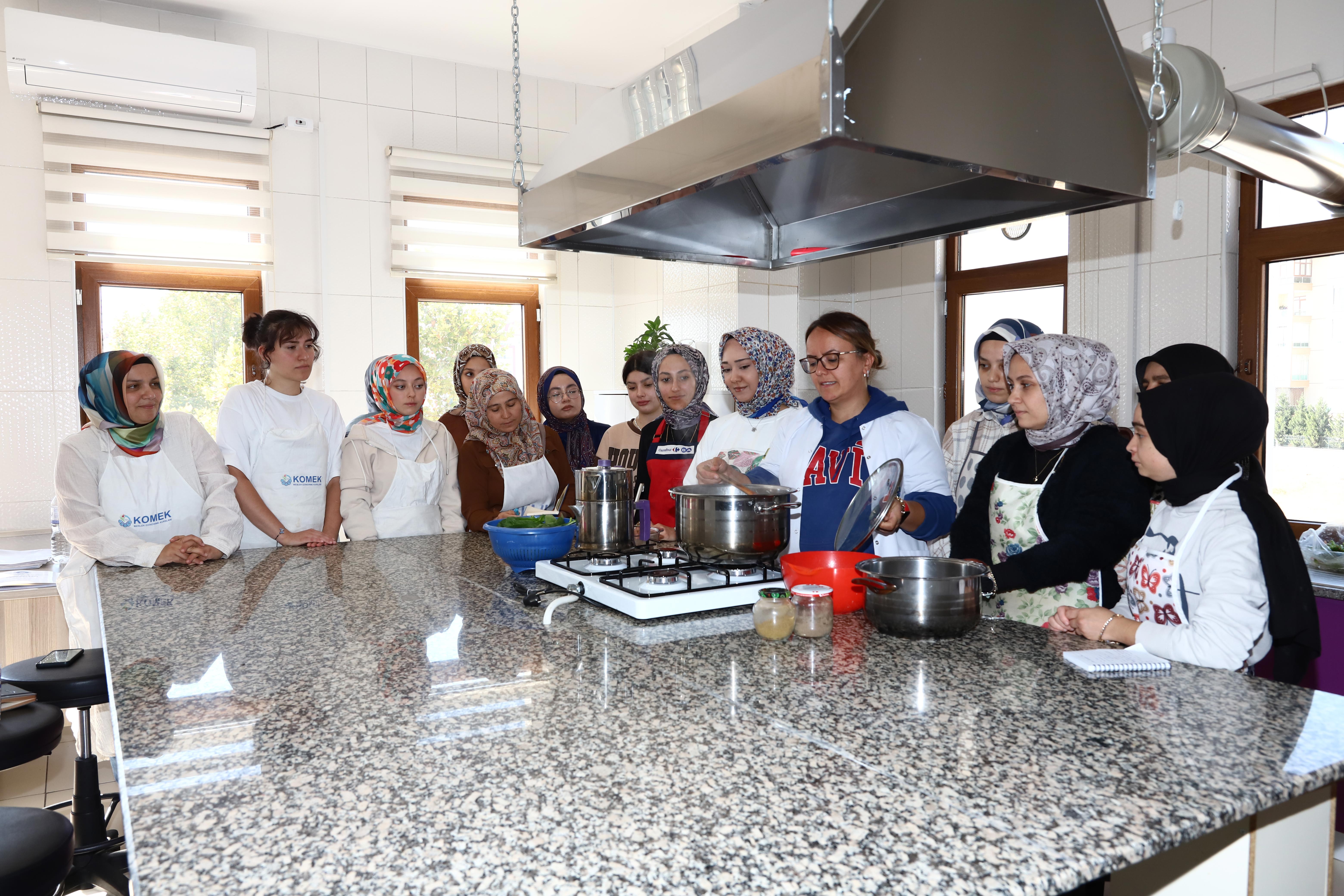 KOMEK YENİ DÖNEME 93 BİN KURSİYERLE BAŞLADI