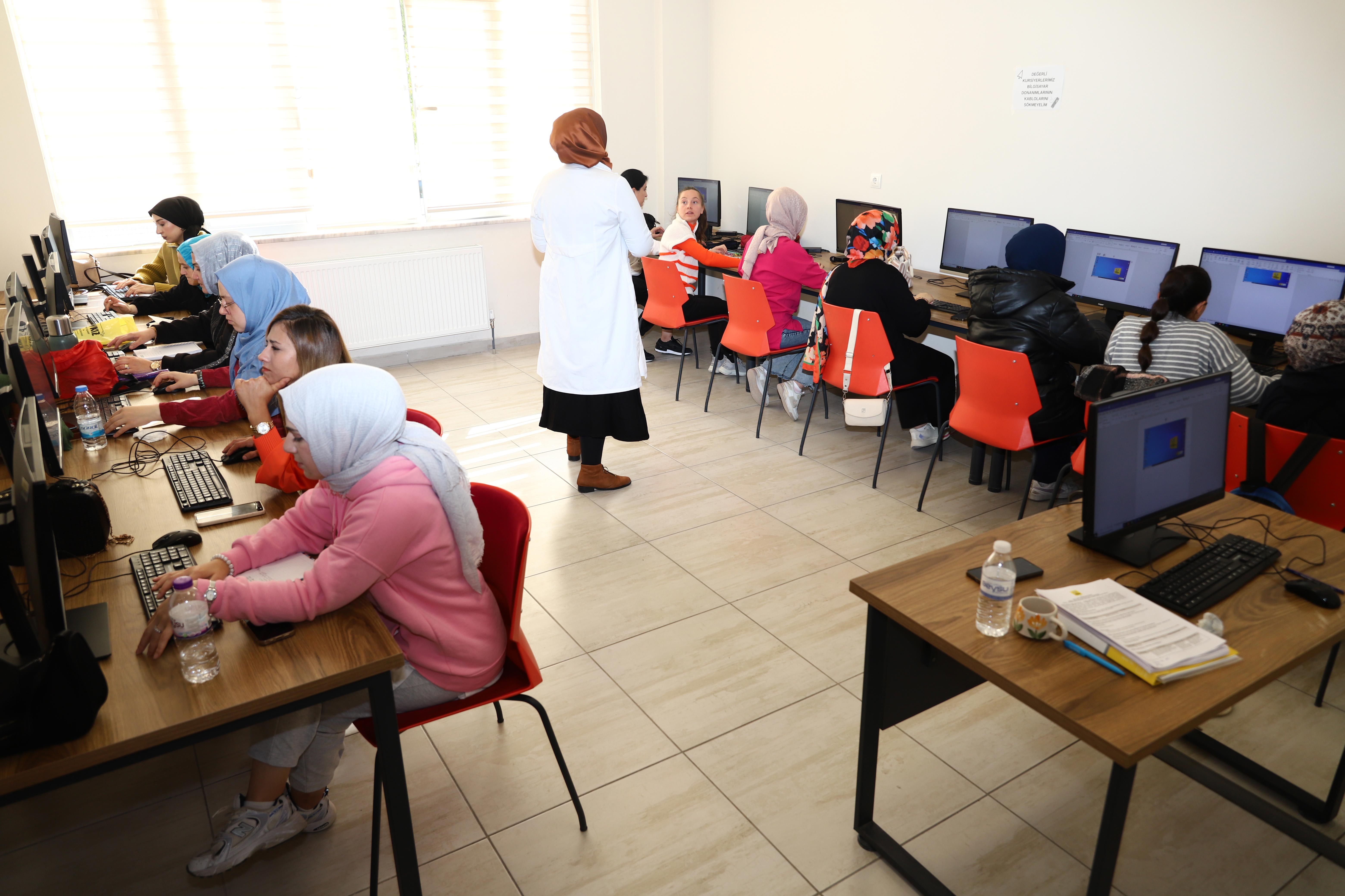 KOMEK YENİ DÖNEME 93 BİN KURSİYERLE BAŞLADI