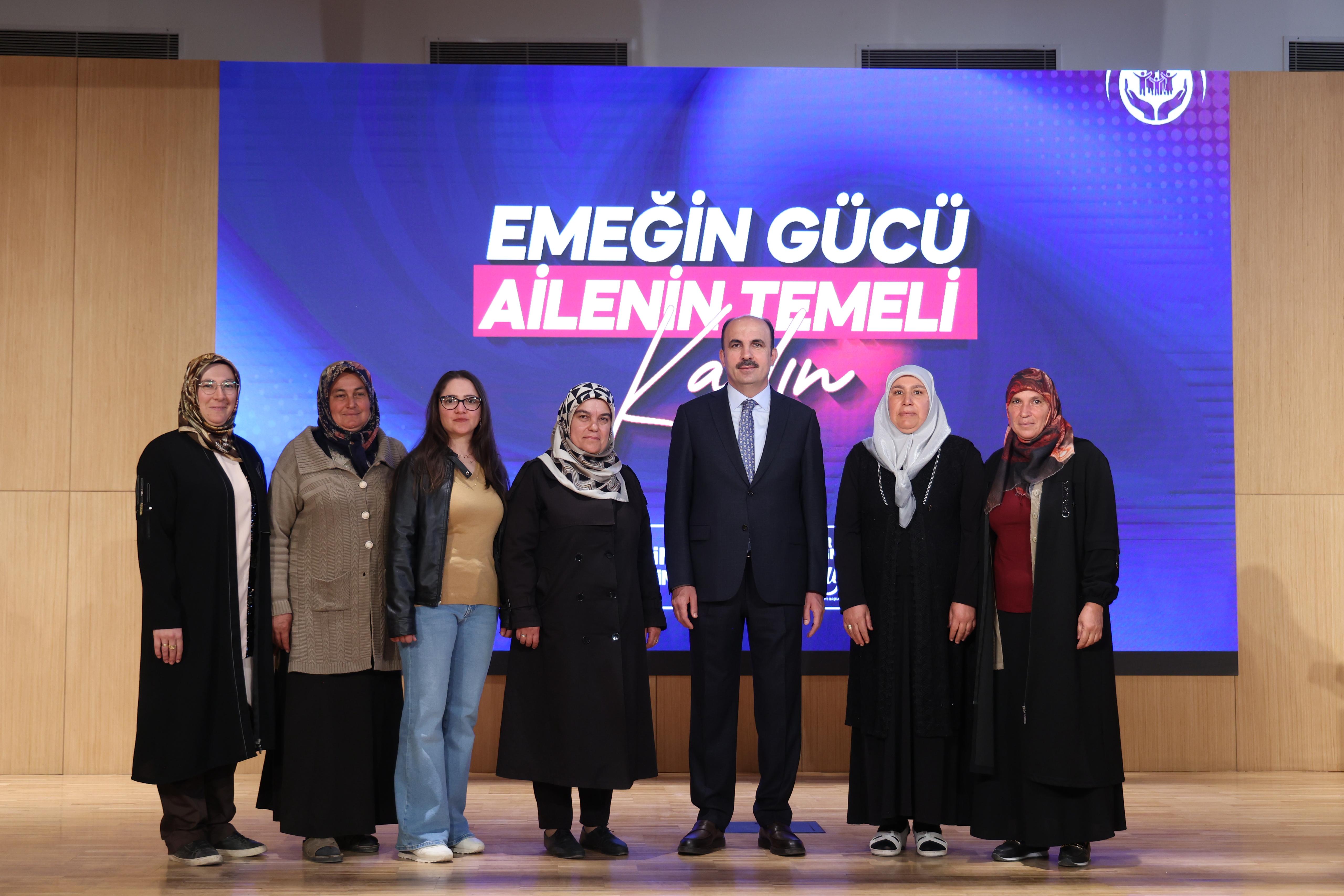 BAŞKAN ALTAY “AİLE YILI” KAPSAMINDA İLÇELERDEN GELEN HANIMLARLA BULUŞTU
