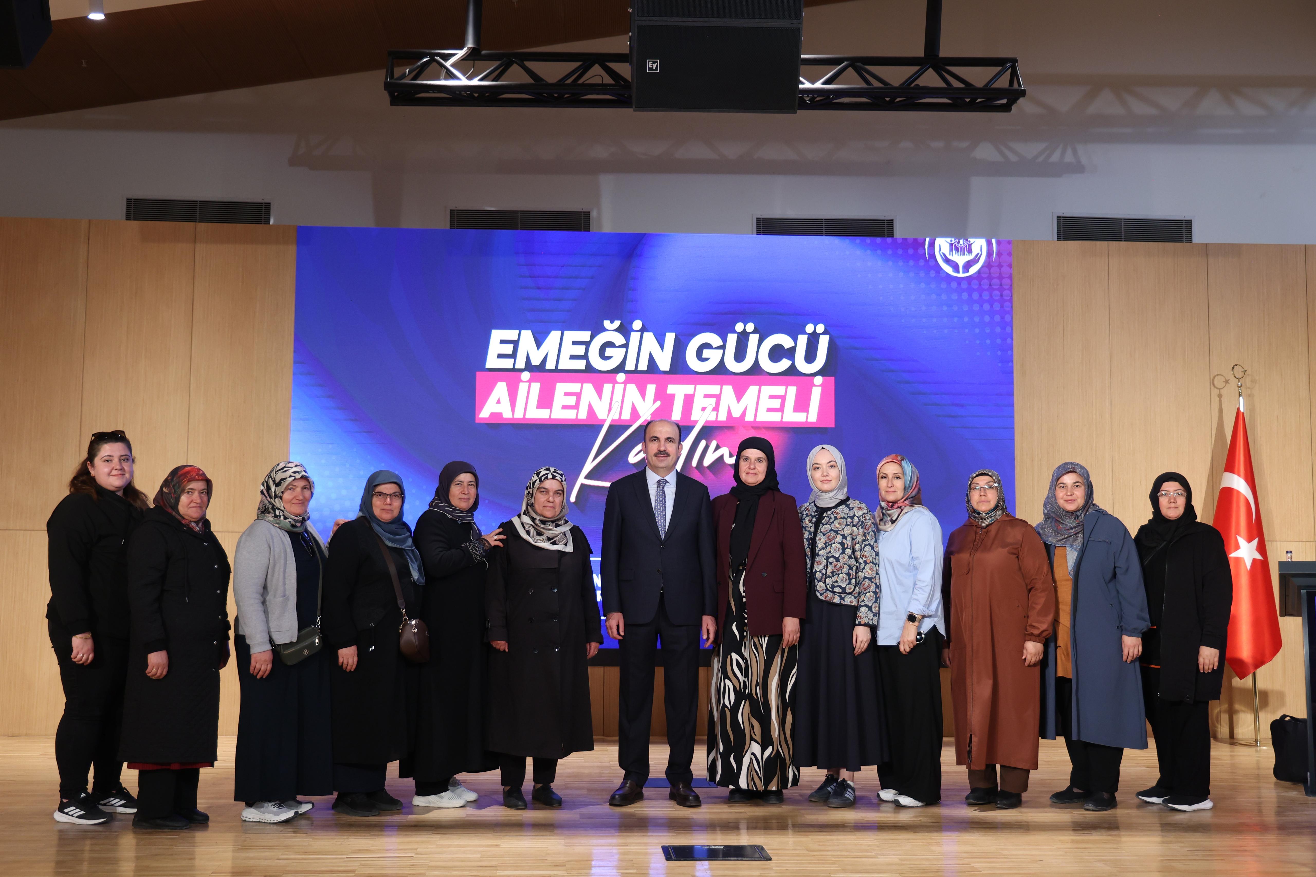 BAŞKAN ALTAY “AİLE YILI” KAPSAMINDA İLÇELERDEN GELEN HANIMLARLA BULUŞTU