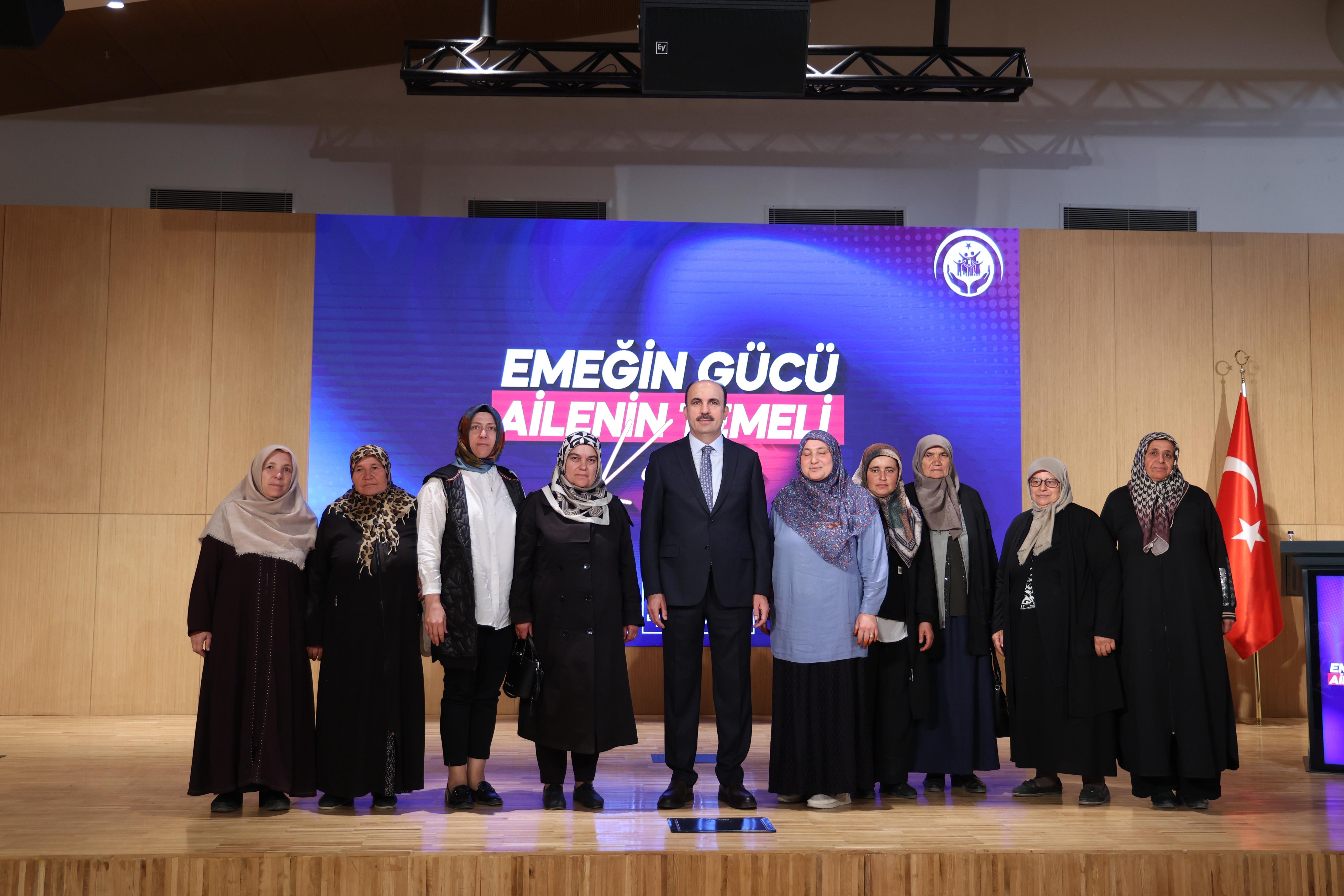 BAŞKAN ALTAY “AİLE YILI” KAPSAMINDA İLÇELERDEN GELEN HANIMLARLA BULUŞTU