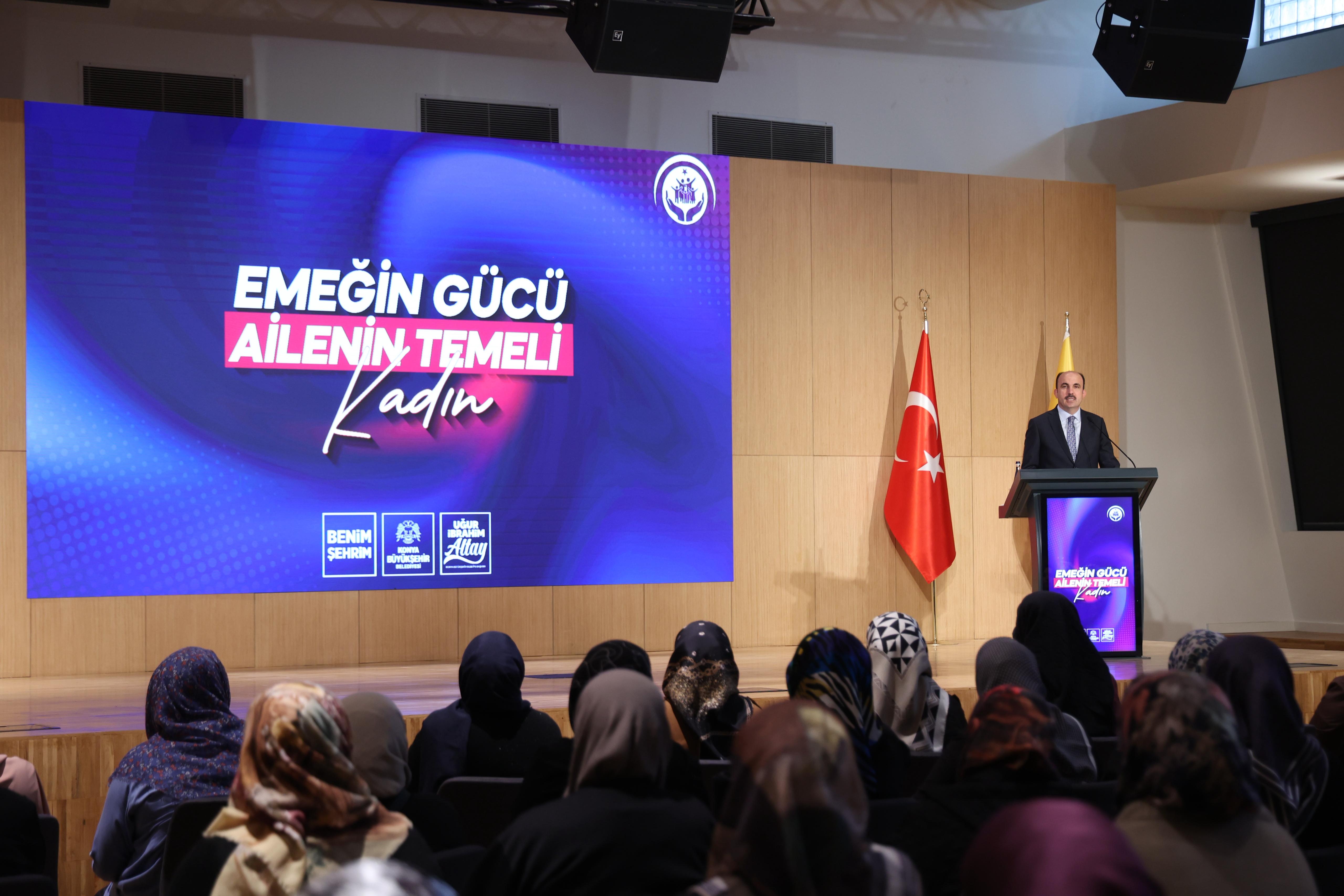 BAŞKAN ALTAY “AİLE YILI” KAPSAMINDA İLÇELERDEN GELEN HANIMLARLA BULUŞTU
