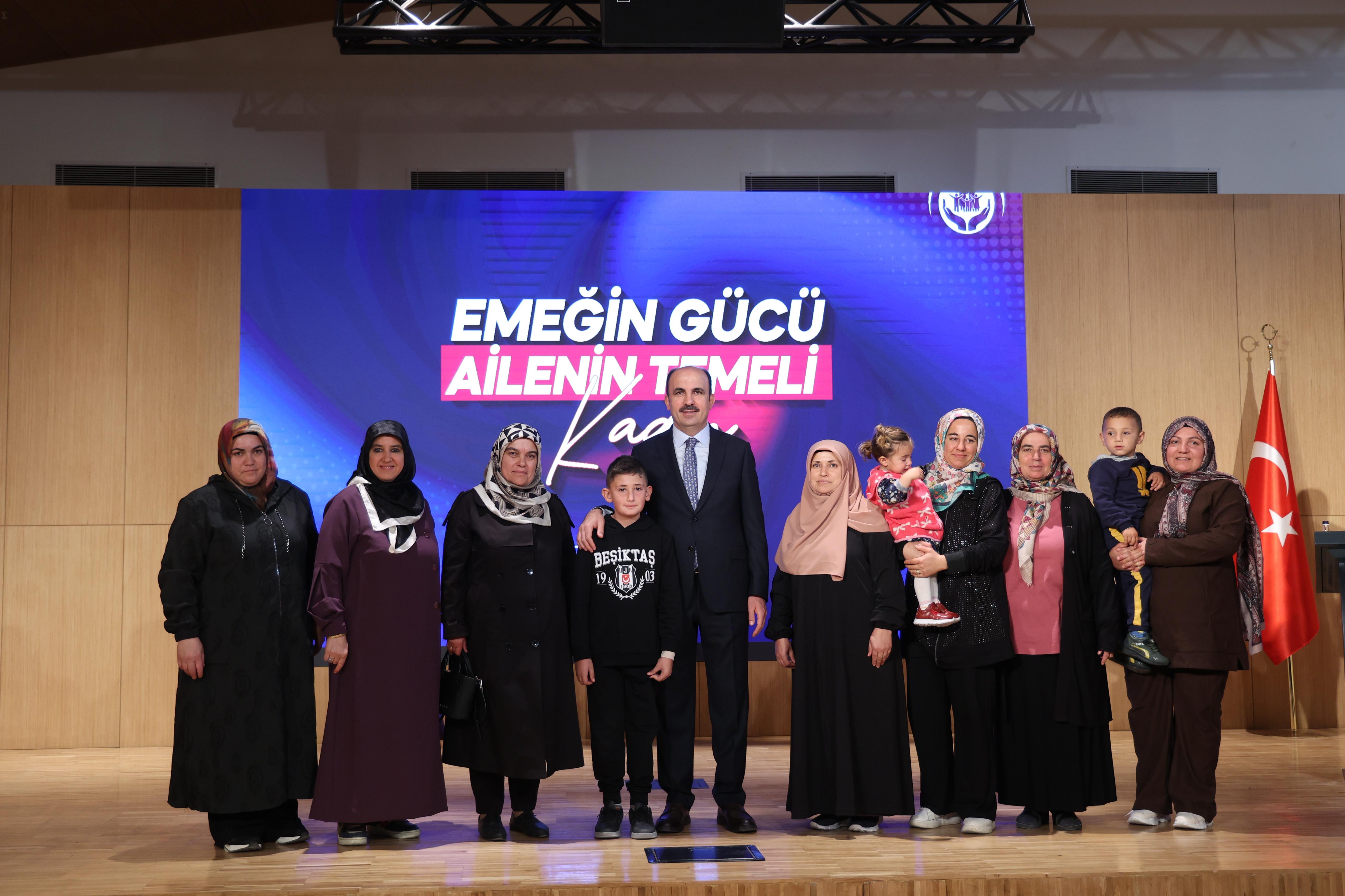 BAŞKAN ALTAY “AİLE YILI” KAPSAMINDA İLÇELERDEN GELEN HANIMLARLA BULUŞTU