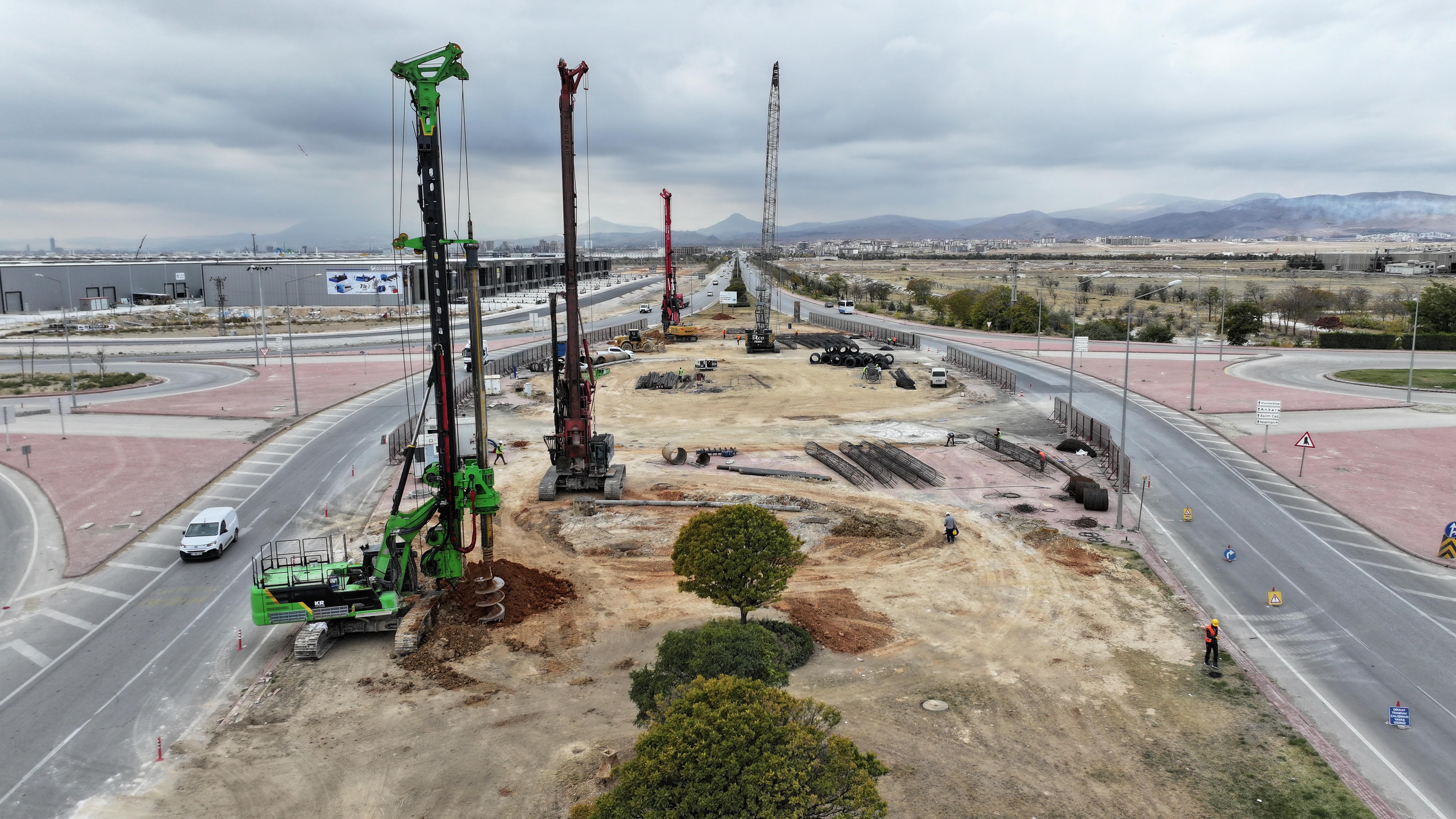 TRAMVAY HATTI ÇALIŞMASI KAPSAMINDA TÜMOSAN KAVŞAĞI’NDA YOL GENİŞLETME ÇALIŞMASI BAŞLADI