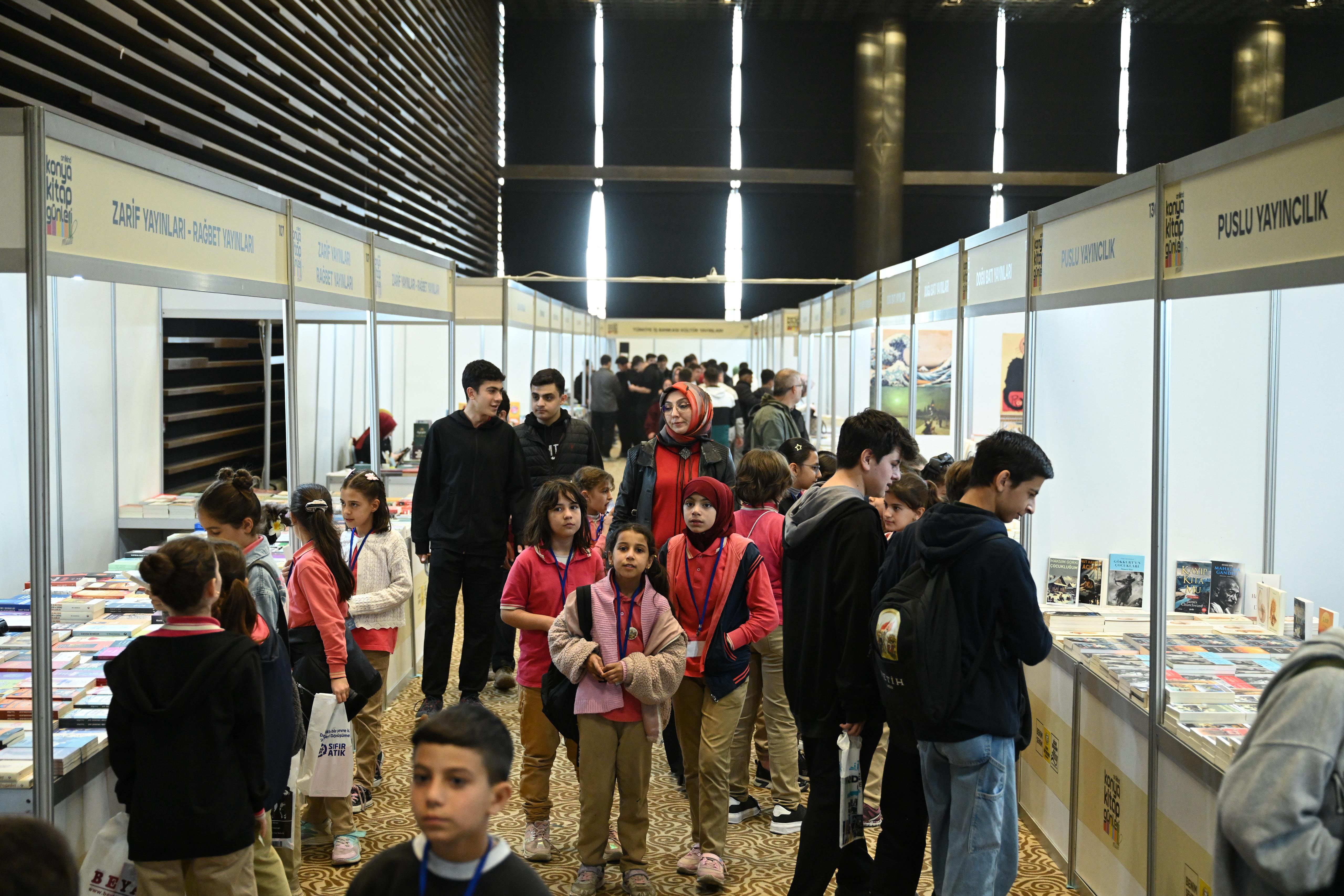 12. KONYA KİTAP GÜNLERİ İLGİYLE DEVAM EDİYOR