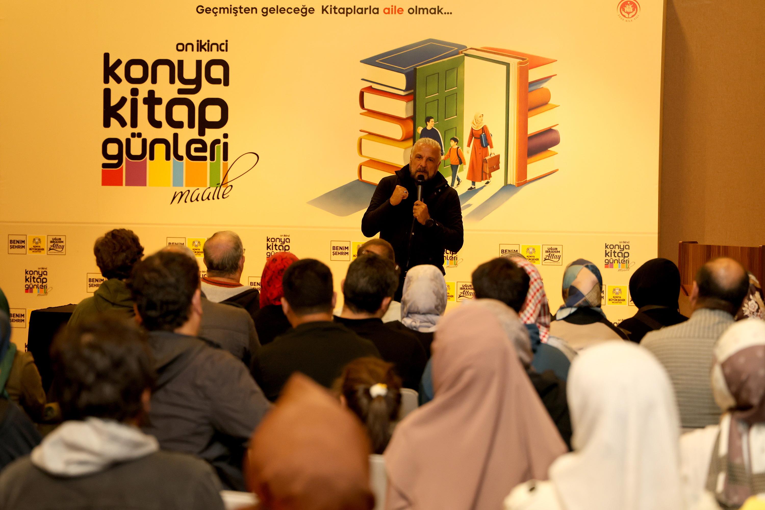 12. KONYA KİTAP GÜNLERİ İLGİYLE DEVAM EDİYOR