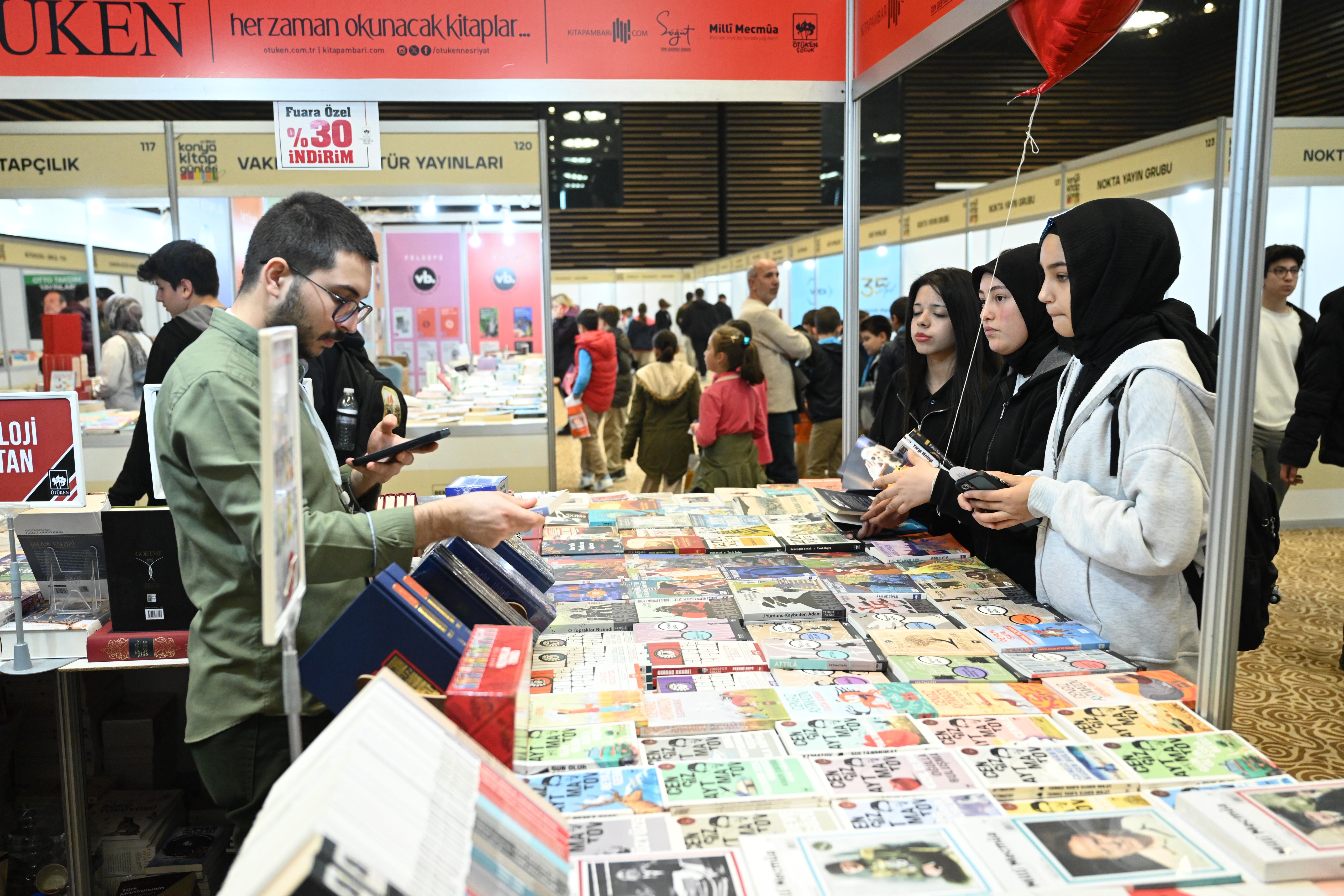 12. KONYA KİTAP GÜNLERİ İLGİYLE DEVAM EDİYOR