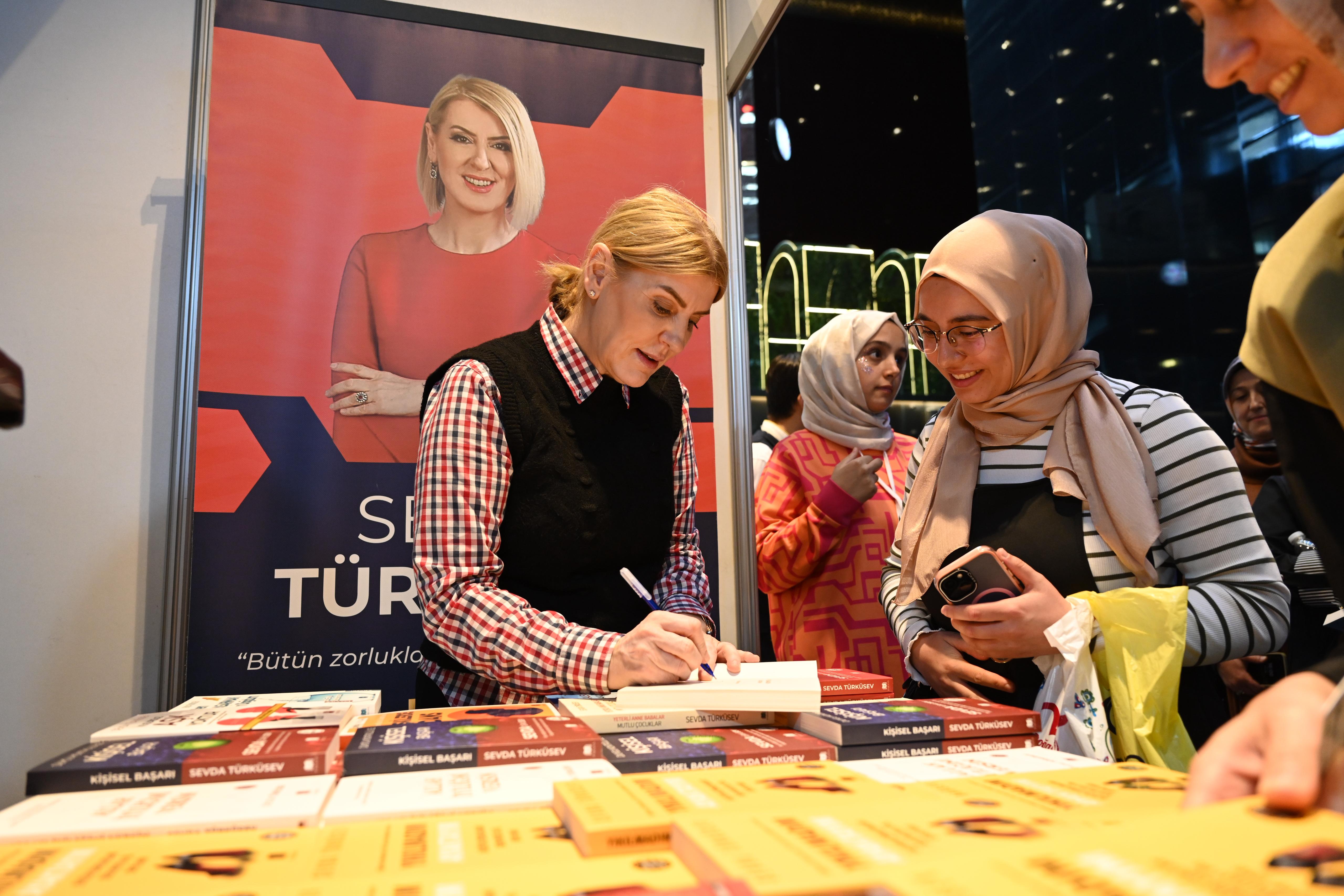 BAŞKAN ALTAY 12. KONYA KİTAP GÜNLERİ’NE KATILAN KİTAPSEVERLERE TEŞEKKÜR ETTİ