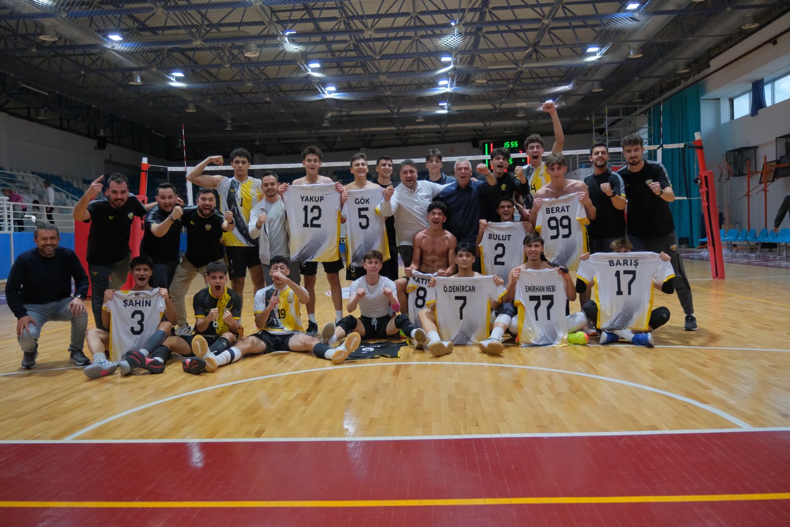 BÜYÜKŞEHİR BELEDİYESPOR BASKETBOL VE VOLEYBOLDA YENİLGİ YÜZÜ GÖRMÜYOR