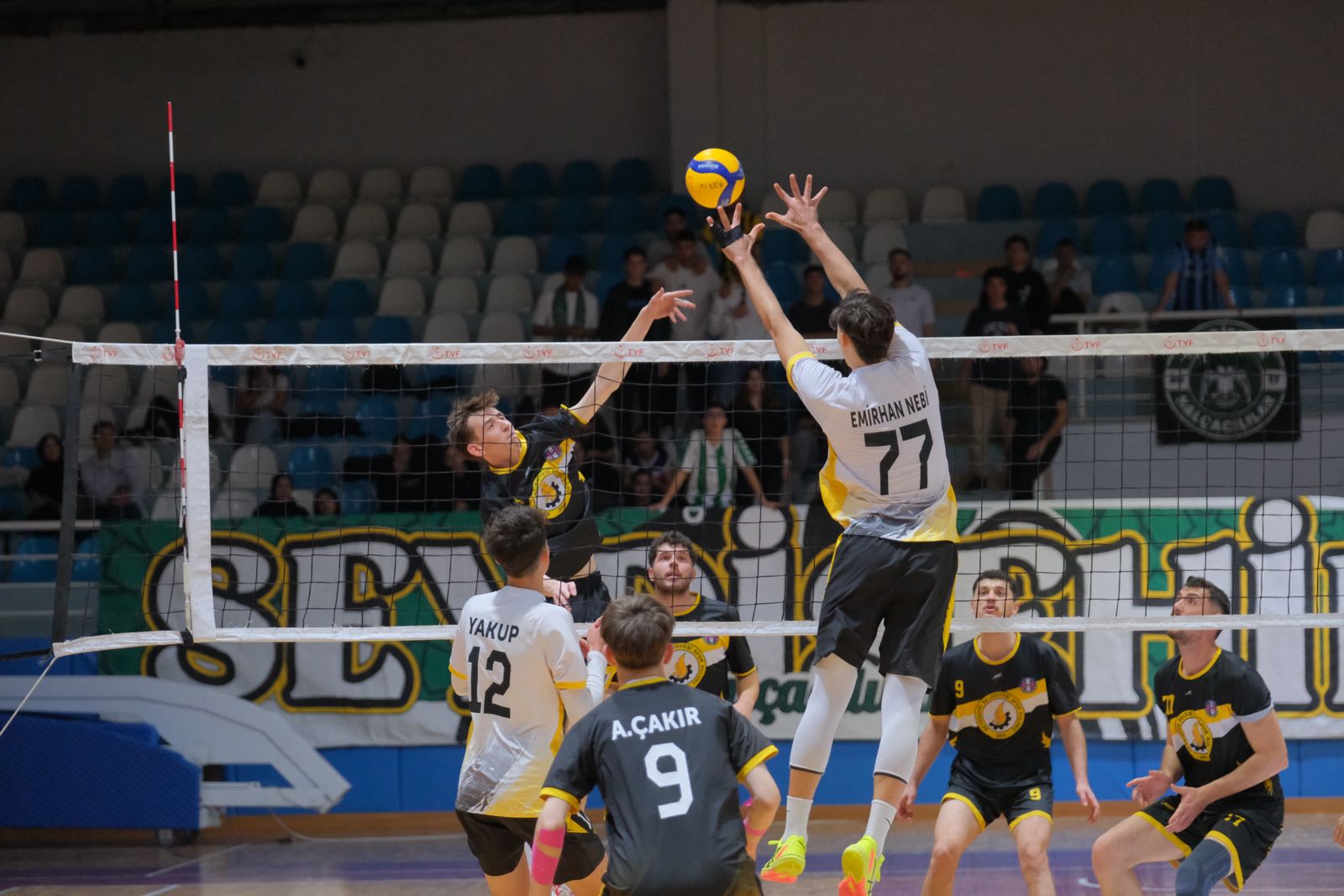 BÜYÜKŞEHİR BELEDİYESPOR BASKETBOL VE VOLEYBOLDA YENİLGİ YÜZÜ GÖRMÜYOR