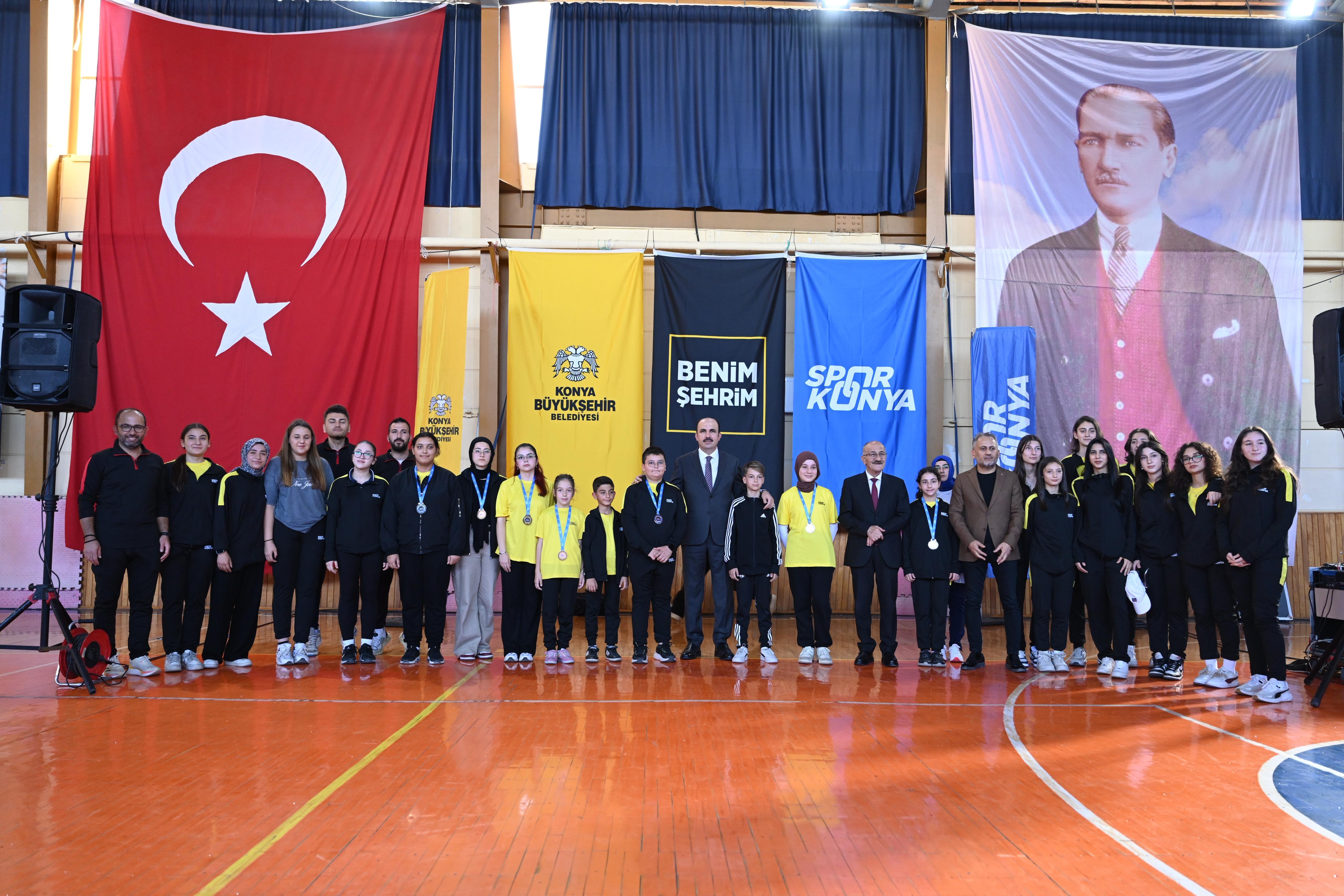 BAŞKAN ALTAY BEYŞEHİR’DE SPOR OKULLARI DÖNEM AÇILIŞINDA ÖĞRENCİLERLE BULUŞTU