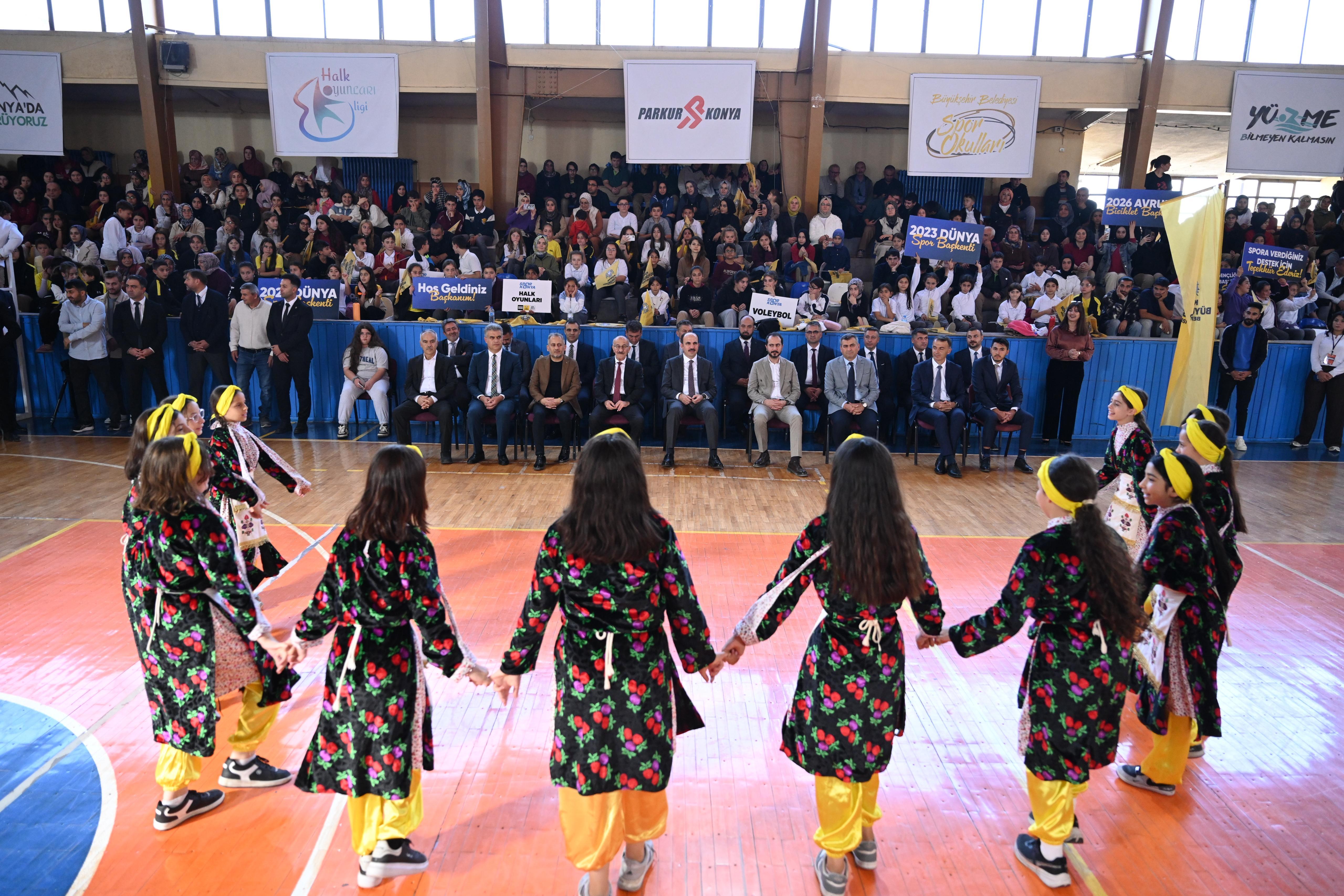 BAŞKAN ALTAY BEYŞEHİR’DE SPOR OKULLARI DÖNEM AÇILIŞINDA ÖĞRENCİLERLE BULUŞTU