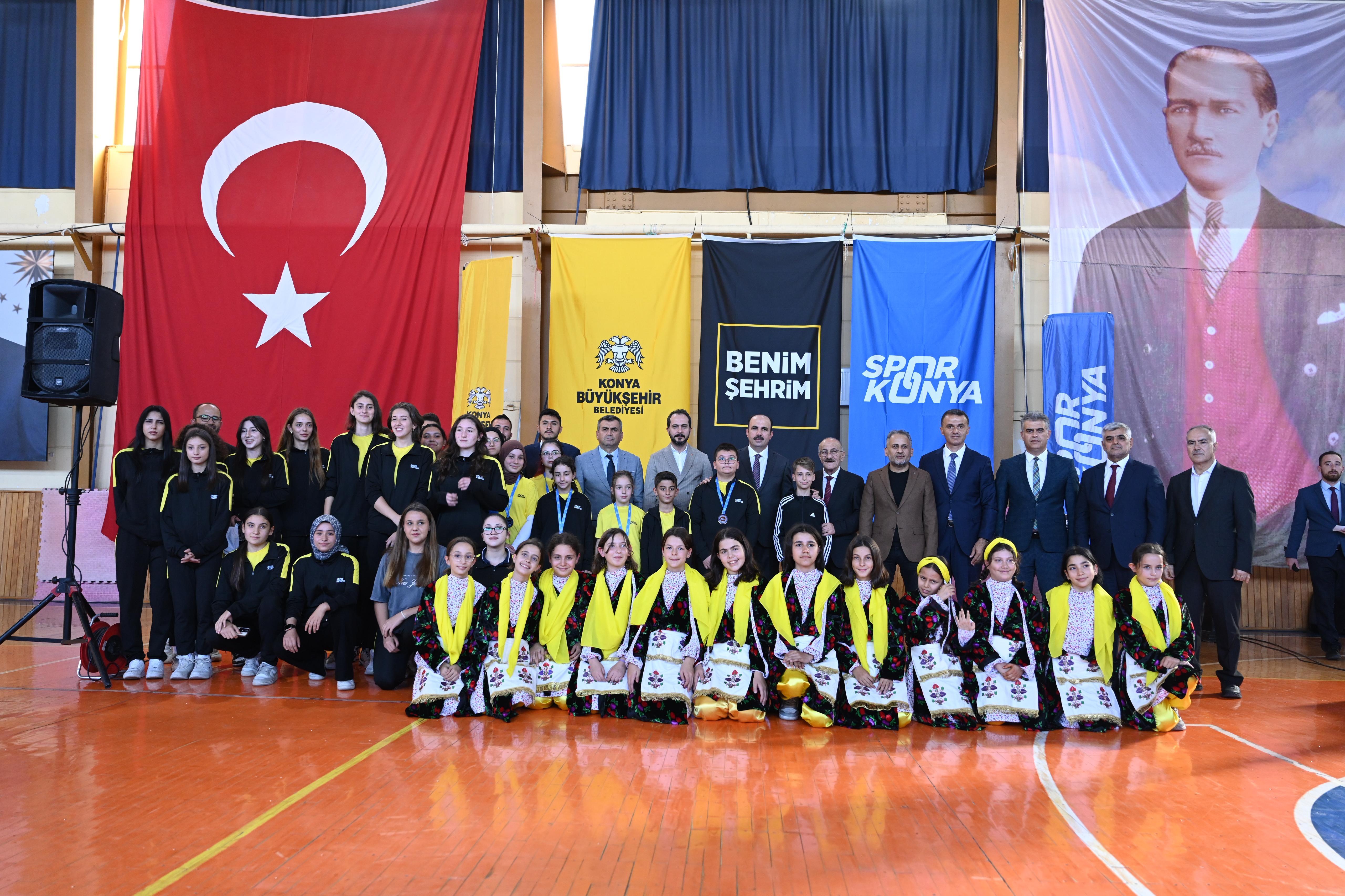 BAŞKAN ALTAY BEYŞEHİR’DE SPOR OKULLARI DÖNEM AÇILIŞINDA ÖĞRENCİLERLE BULUŞTU