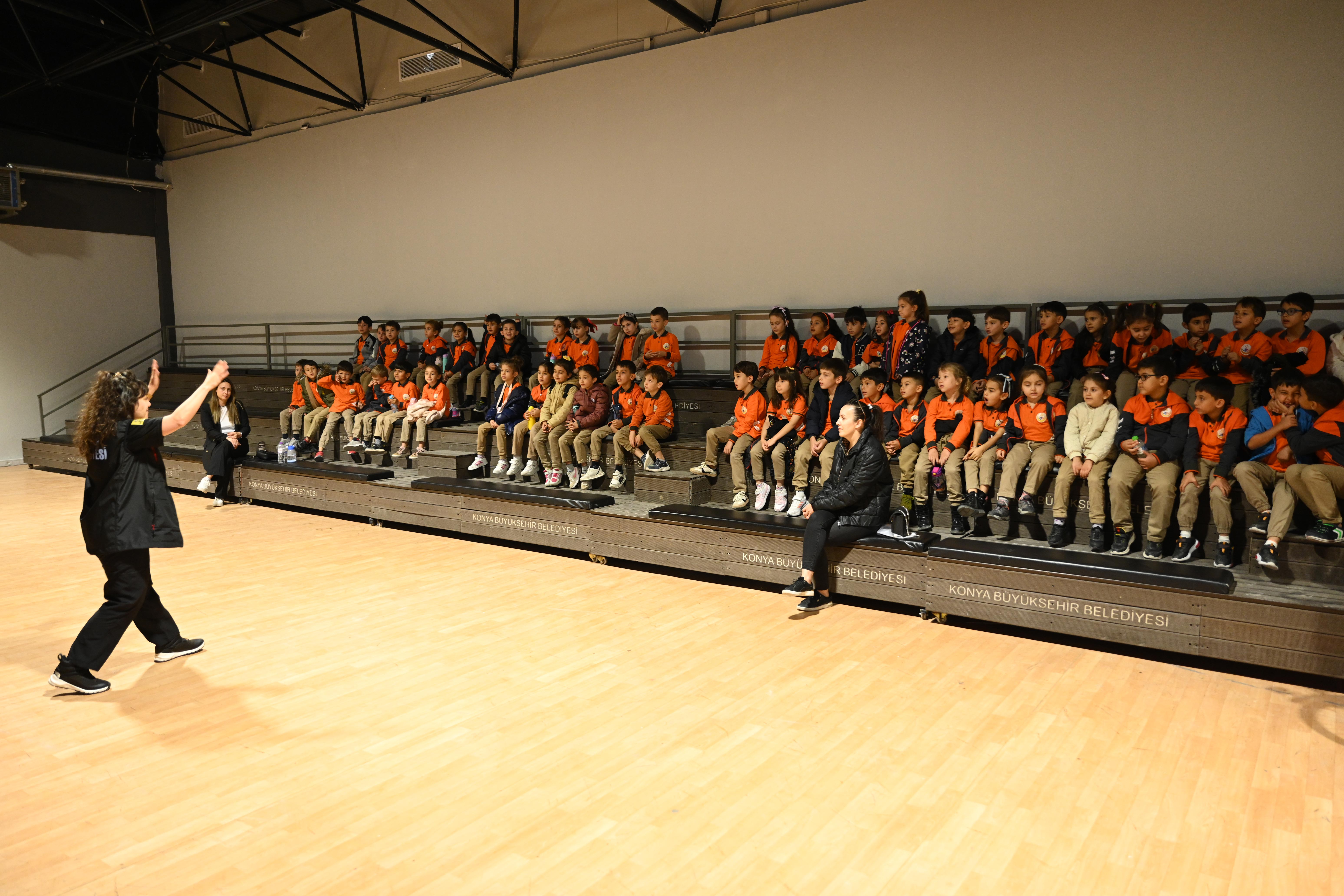 KONYA BÜYÜKŞEHİR 31 İLÇEDEKİ TÜM 1. SINIF ÖĞRENCİLERİNE İTFAİYE BİLİNCİ KAZANDIRIYOR