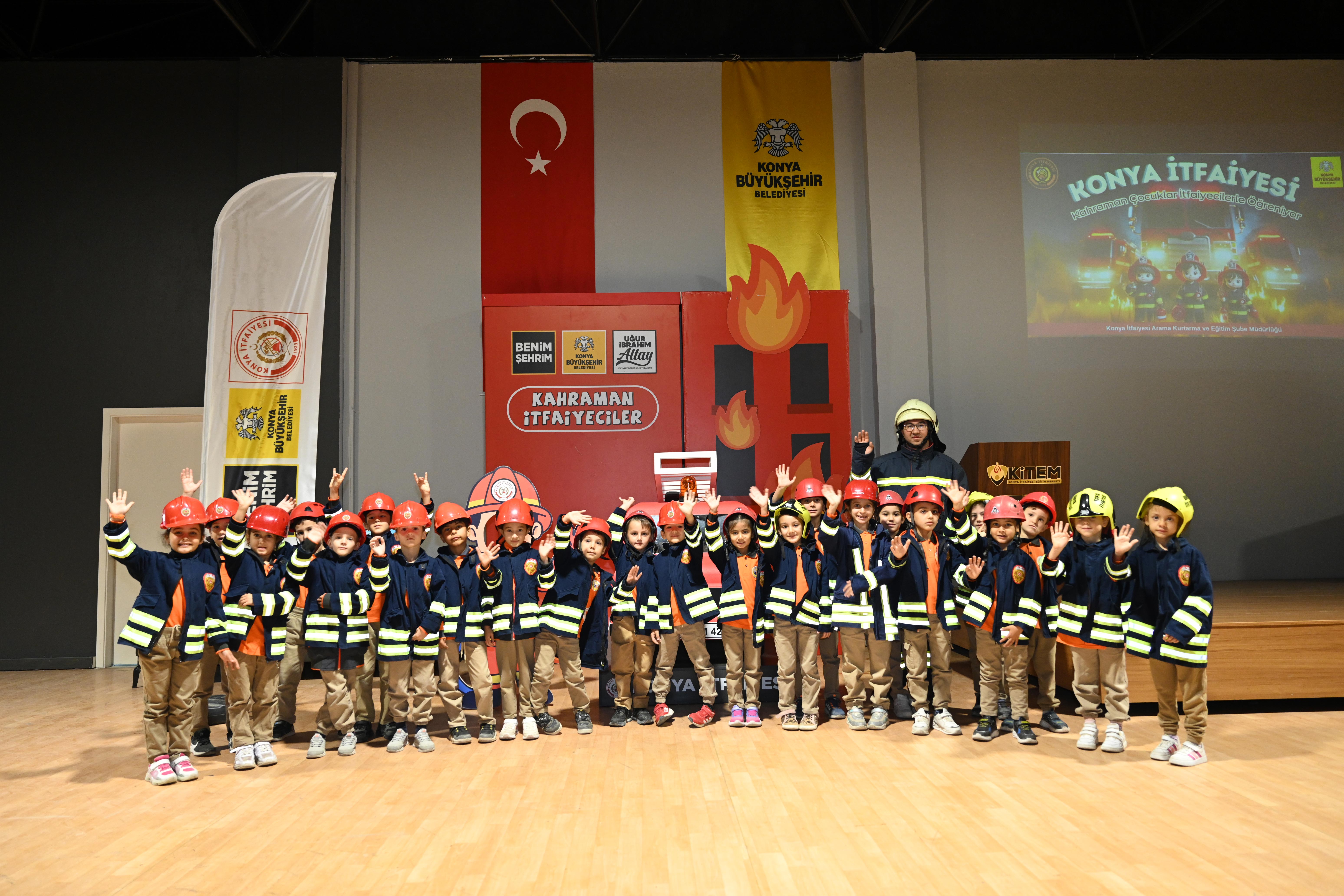 KONYA BÜYÜKŞEHİR 31 İLÇEDEKİ TÜM 1. SINIF ÖĞRENCİLERİNE İTFAİYE BİLİNCİ KAZANDIRIYOR