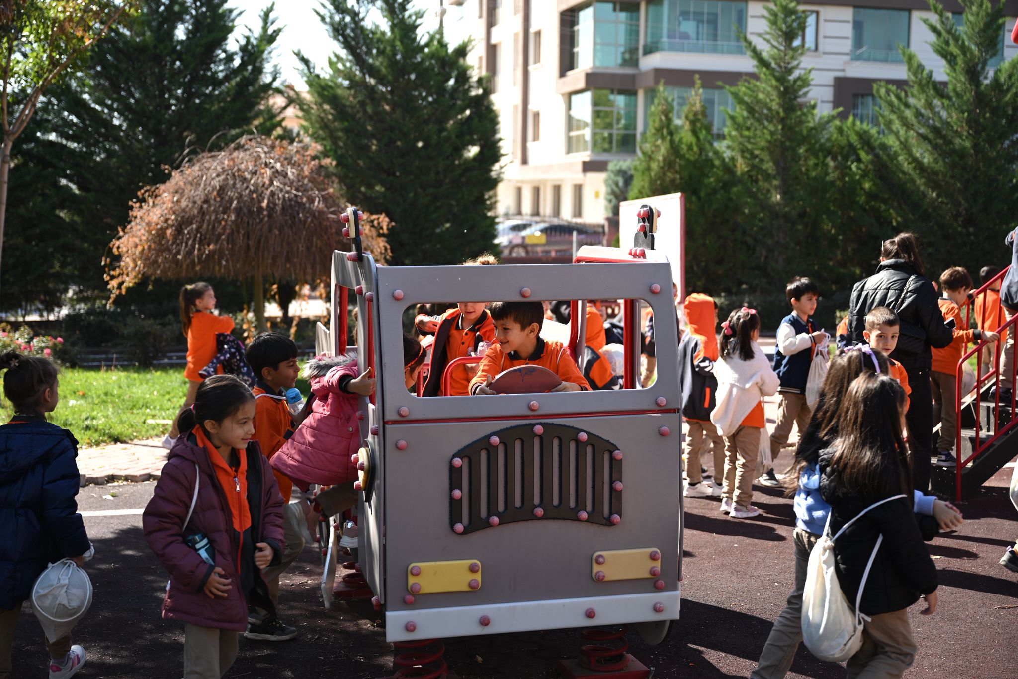 KONYA BÜYÜKŞEHİR 31 İLÇEDEKİ TÜM 1. SINIF ÖĞRENCİLERİNE İTFAİYE BİLİNCİ KAZANDIRIYOR