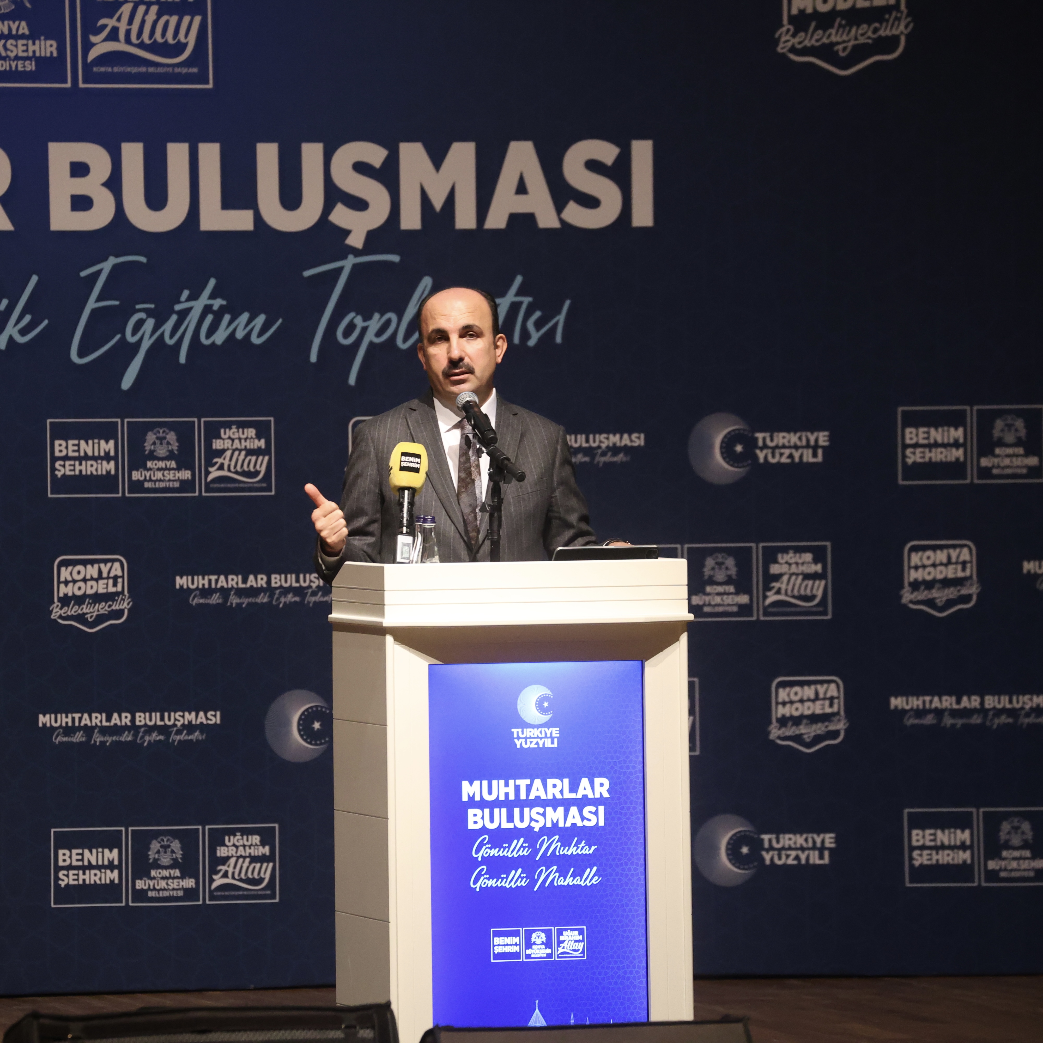 BAŞKAN ALTAY: “MUHTARLARIMIZLA HANGİ YOLA ÇIKTIYSAK ALLAH’IN İZNİYLE ONU BAŞARDIK”