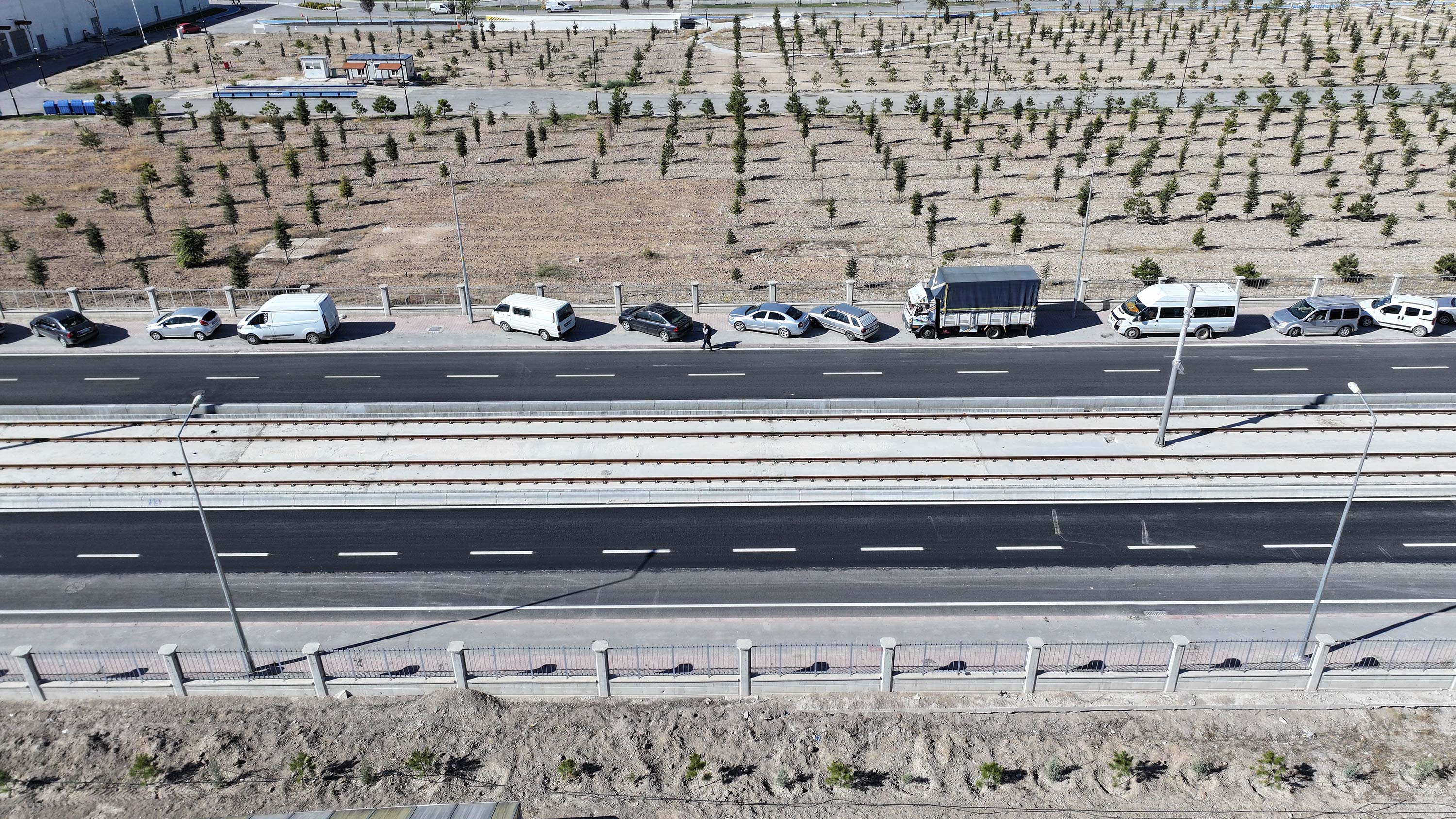 TRAMVAY HATTI ÇALIŞMASI KAPSAMINDA OLAN ŞEHİT BURAK AYDOĞAN CADDESİ ASFALTLANARAK TRAFİĞE AÇILDI